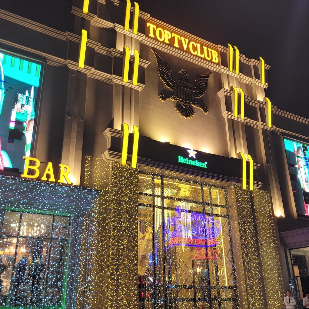 Tranh bàn trong quán bar, nhóm dân chơi lĩnh án tù