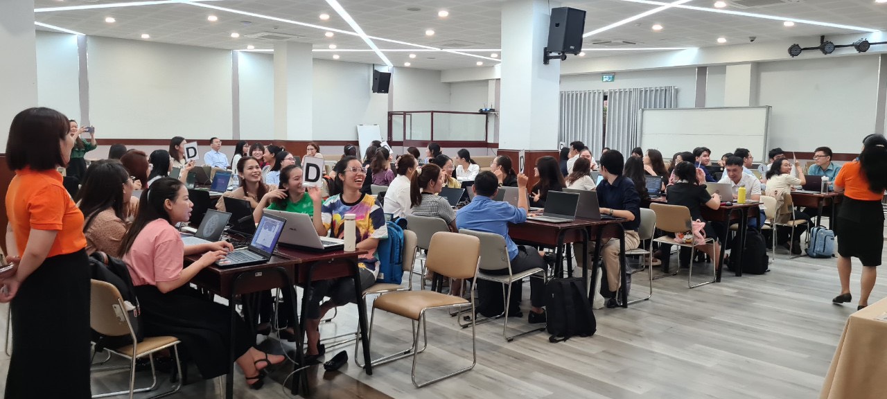 TP HCM: Ít có trường ngoài công lập tập huấn sách giáo khoa cho giáo viên