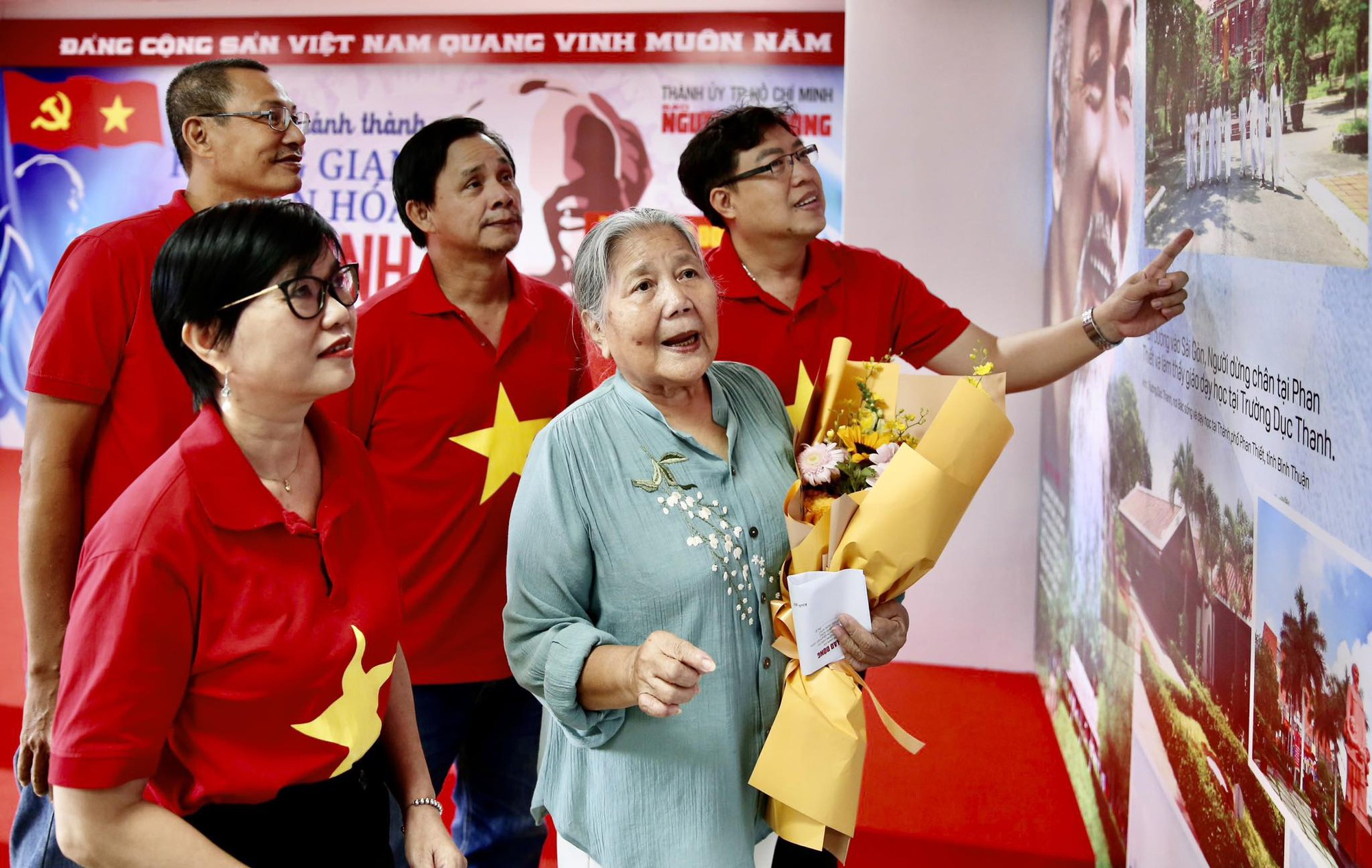 Kh&ocirc;ng gian Văn h&oacute;a Hồ Ch&iacute; Minh tại B&aacute;o Người Lao Động: NSƯT L&ecirc; Thiện kể chuyện gặp B&aacute;c - Ảnh 4.