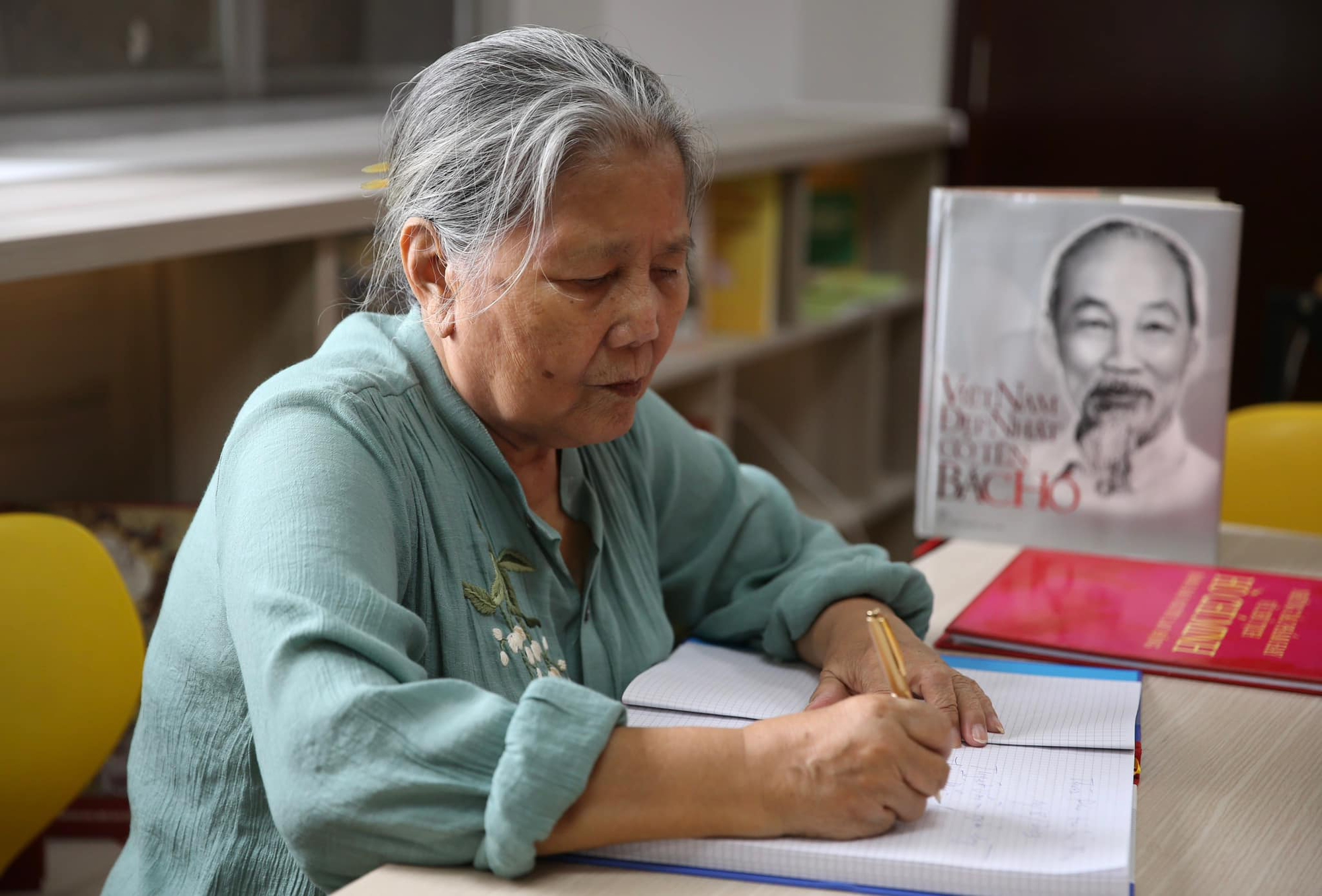 Kh&ocirc;ng gian Văn h&oacute;a Hồ Ch&iacute; Minh tại B&aacute;o Người Lao Động: NSƯT L&ecirc; Thiện kể chuyện gặp B&aacute;c - Ảnh 8.