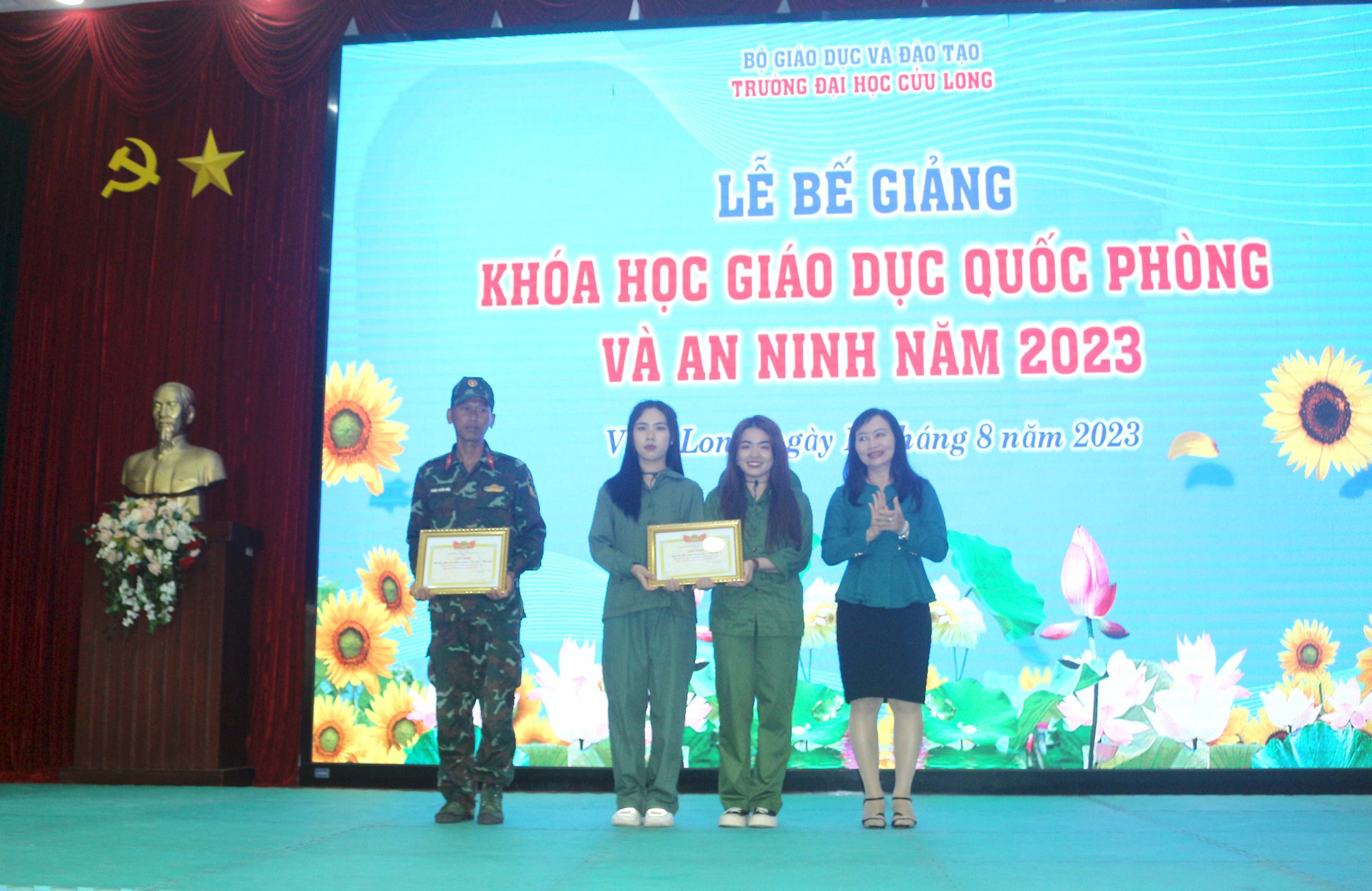 Trường ĐH Cửu Long bế giảng khóa học trải nghiệm đặc biệt