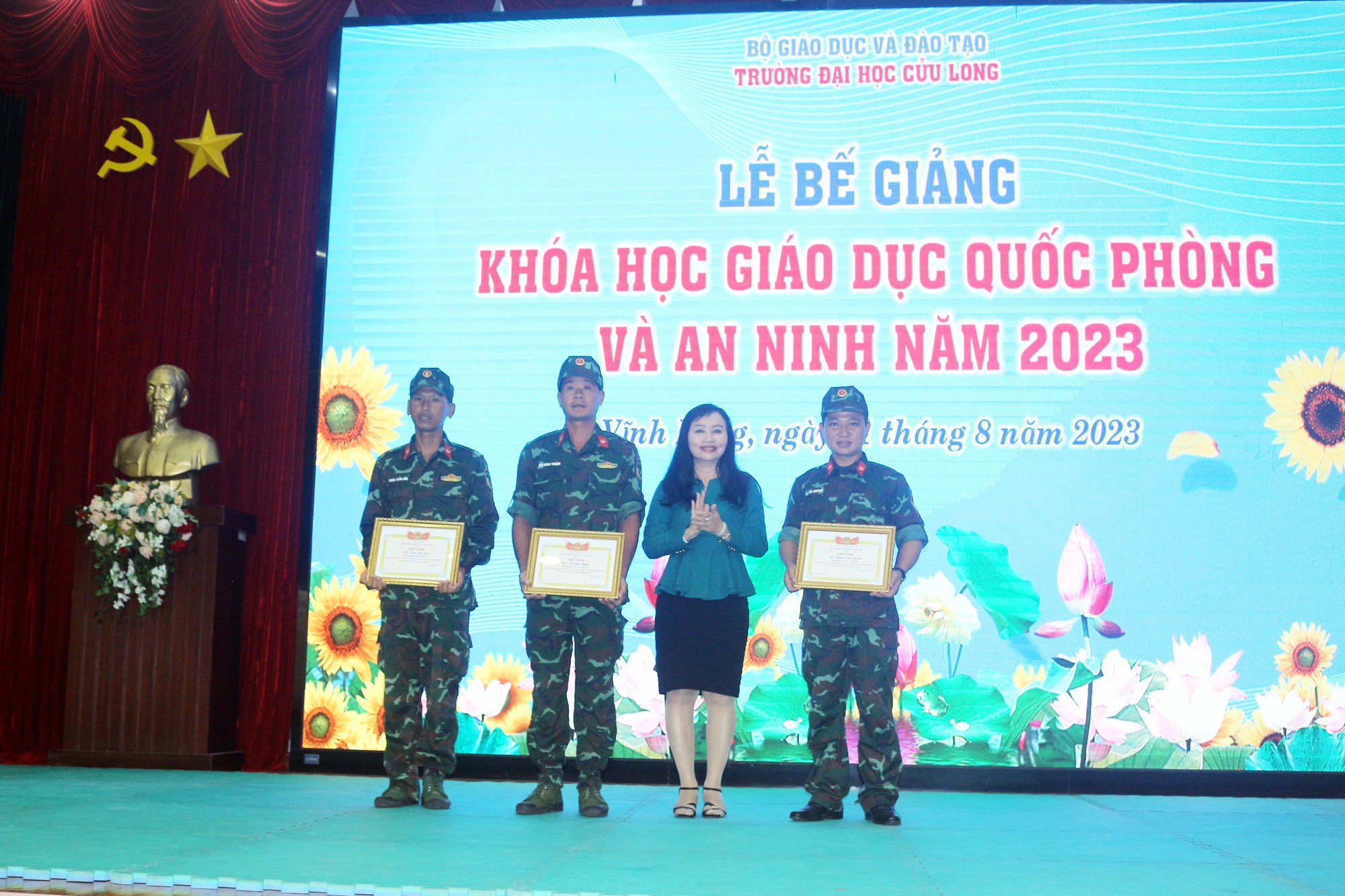 Trường ĐH Cửu Long bế giảng kh&oacute;a học trải nghiệm đặc biệt - Ảnh 4.