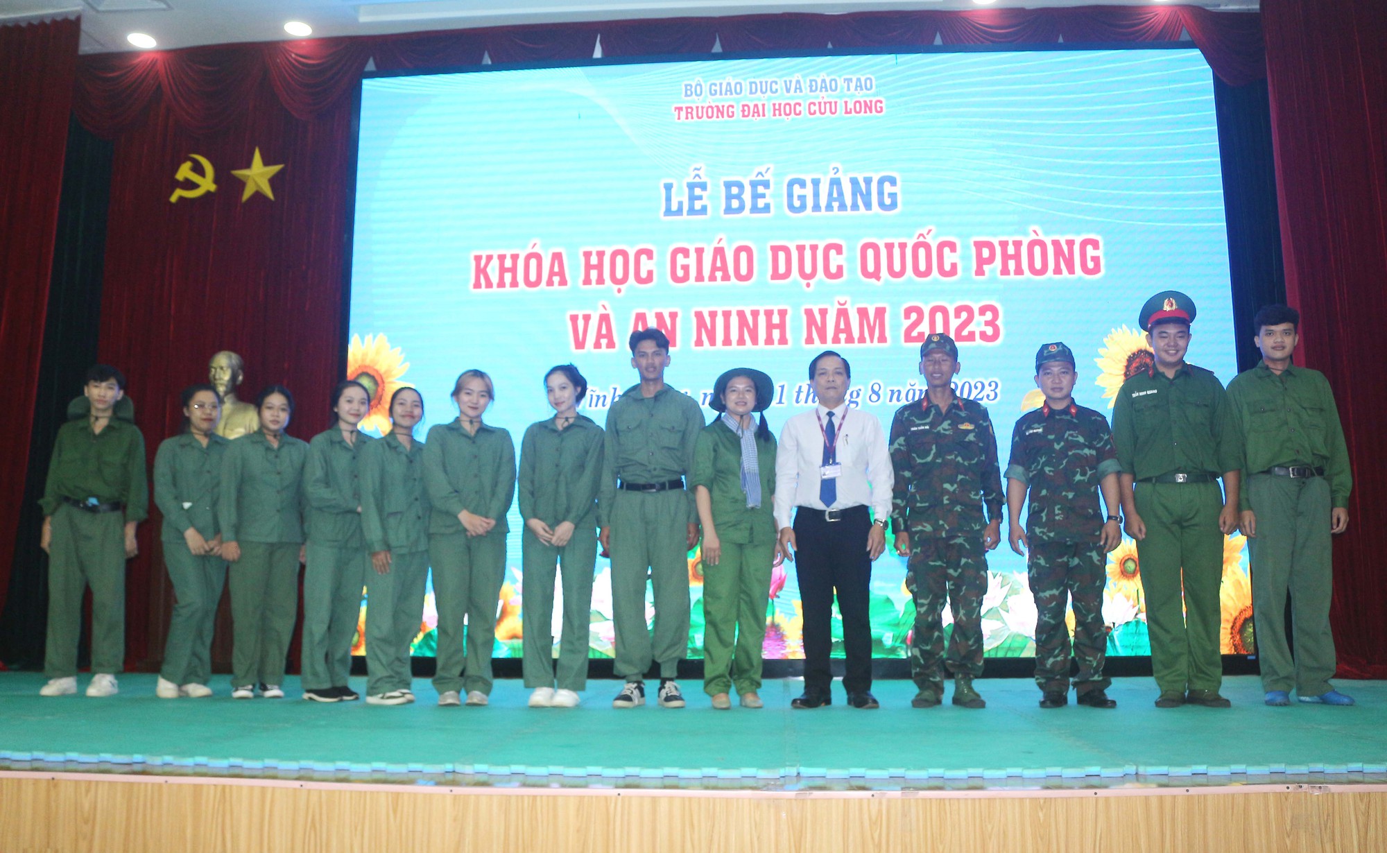 Trường ĐH Cửu Long bế giảng kh&oacute;a học trải nghiệm đặc biệt - Ảnh 6.