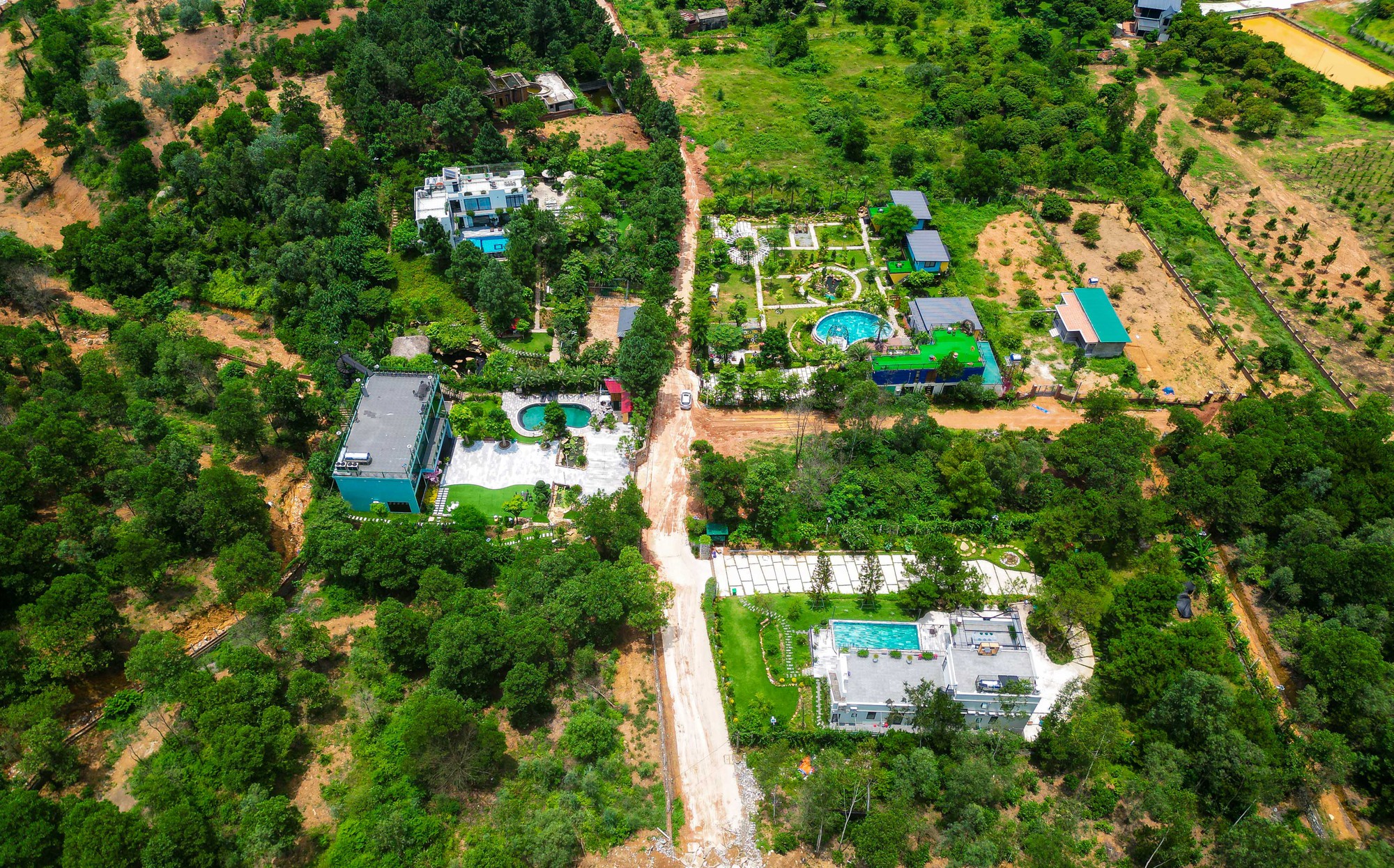 Đất rừng S&oacute;c Sơn bị xẻ thịt nghi&ecirc;m trọng, Chi cục trưởng Kiểm l&acirc;m n&oacute;i rất x&oacute;t ruột - Ảnh 3.