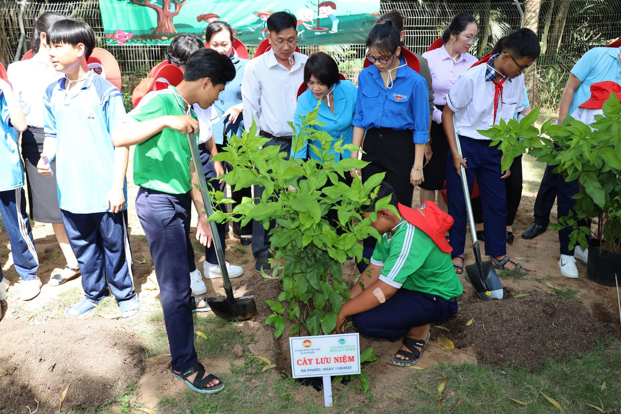 Thanh thiếu niên Bình Chánh "Vì môi trường sạch, xanh và thân thiện"