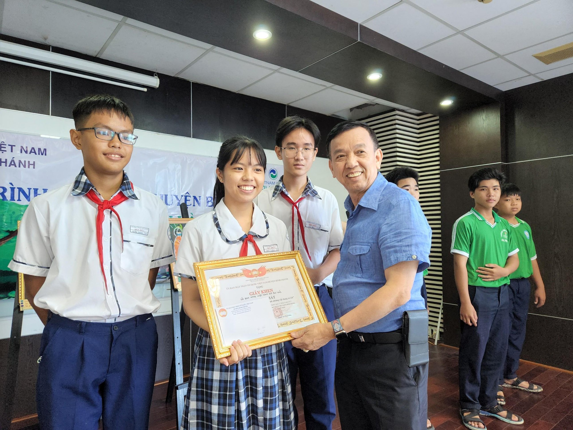 Thanh thiếu ni&ecirc;n B&igrave;nh Ch&aacute;nh V&igrave; m&ocirc;i trường sạch, xanh v&agrave; th&acirc;n thiện - Ảnh 3.