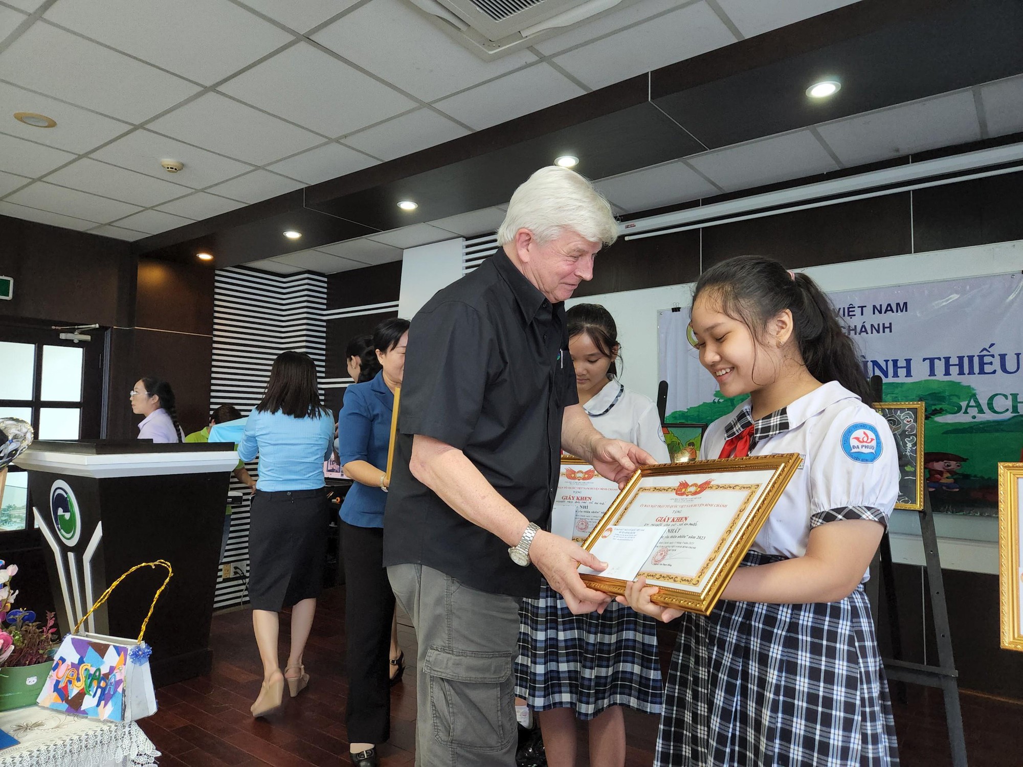 Thanh thiếu ni&ecirc;n B&igrave;nh Ch&aacute;nh V&igrave; m&ocirc;i trường sạch, xanh v&agrave; th&acirc;n thiện - Ảnh 4.