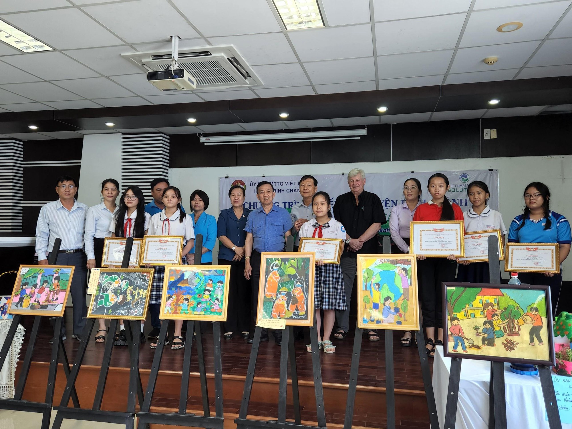 Thanh thiếu ni&ecirc;n B&igrave;nh Ch&aacute;nh V&igrave; m&ocirc;i trường sạch, xanh v&agrave; th&acirc;n thiện - Ảnh 5.