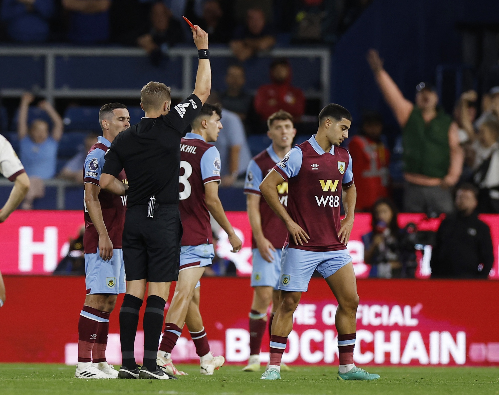 Haaland lập cú đúp, Man City thắng dễ tân binh Burnley ngày khai mạc Ngoại hạng - Ảnh 8.