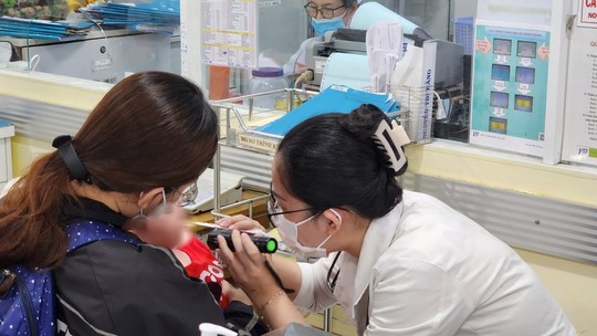 Sau nhiều tuần tăng cao, ca bệnh tay chân miệng ở TP HCM giảm
