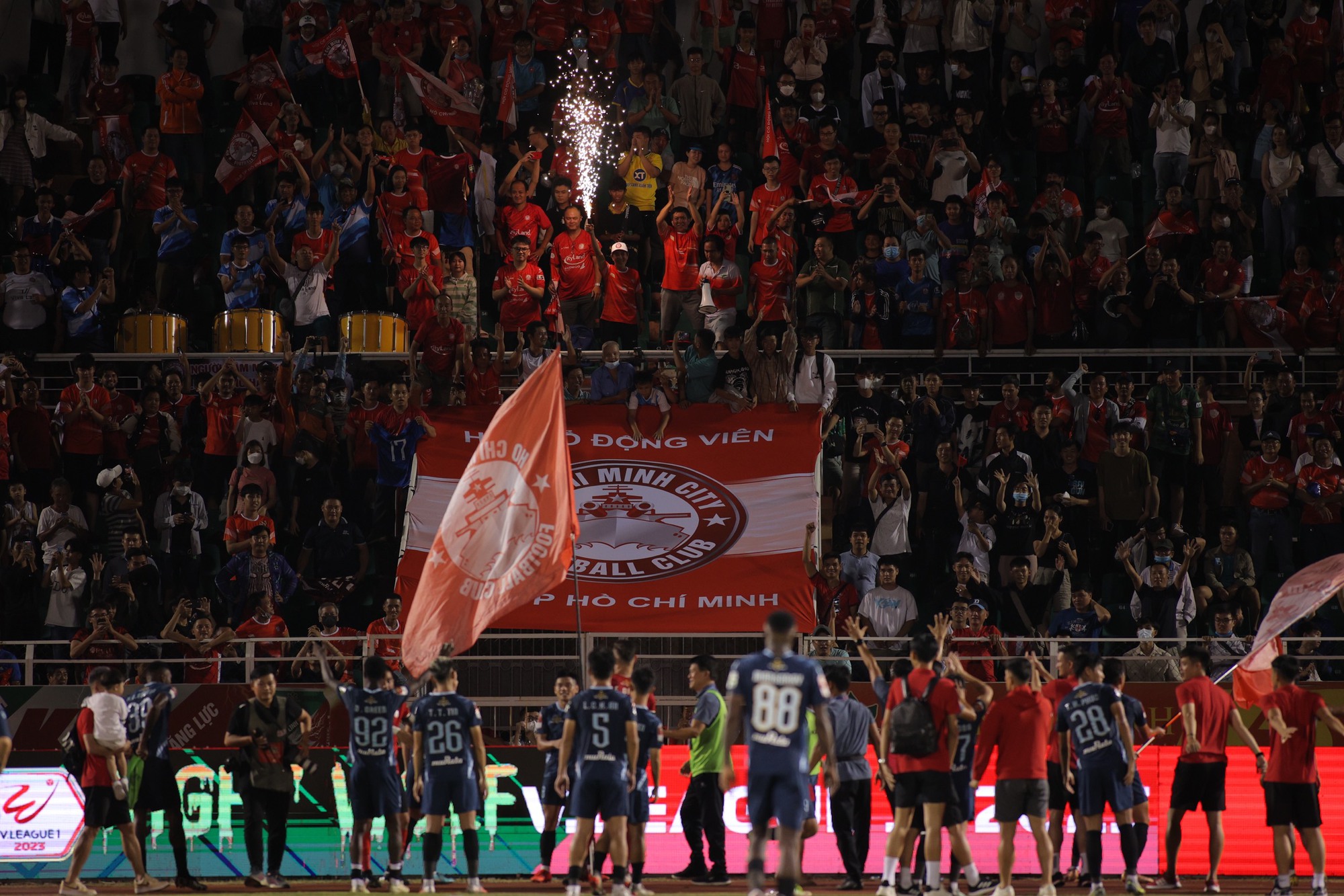 Trụ hạng th&agrave;nh c&ocirc;ng, HLV Vũ Tiến Th&agrave;nh thừa nhận CLB TP HCM yếu nhất V-League - Ảnh 6.
