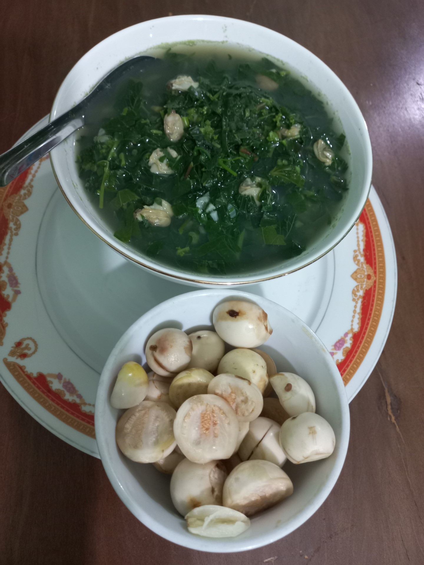 Canh rau tập tàng gợi miền thương nhớ