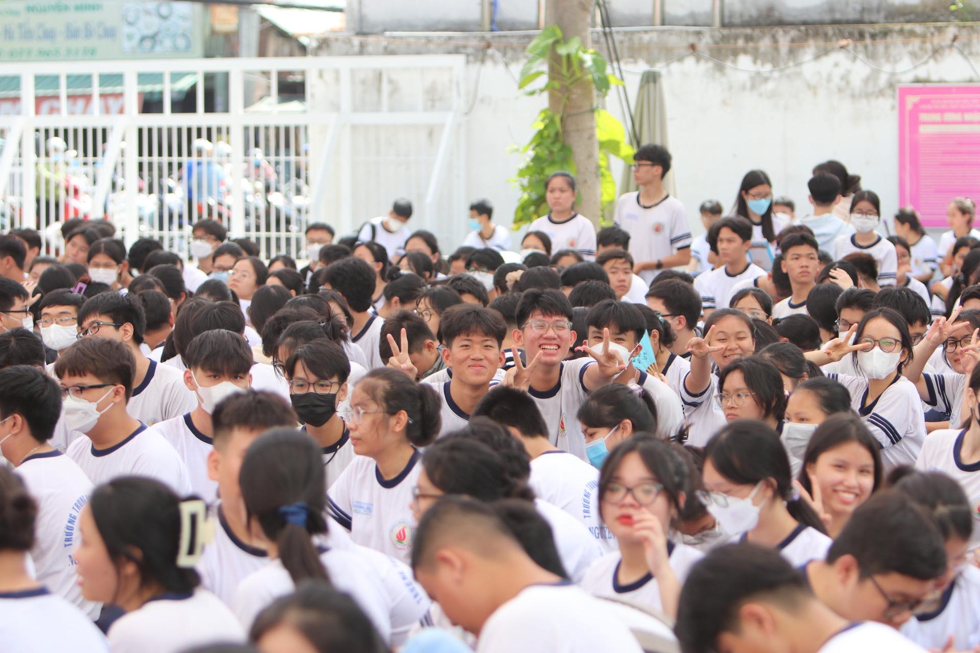 Giao lưu quan điểm sống với học sinh: Không có nghề nào tầm thường! - Ảnh 4.