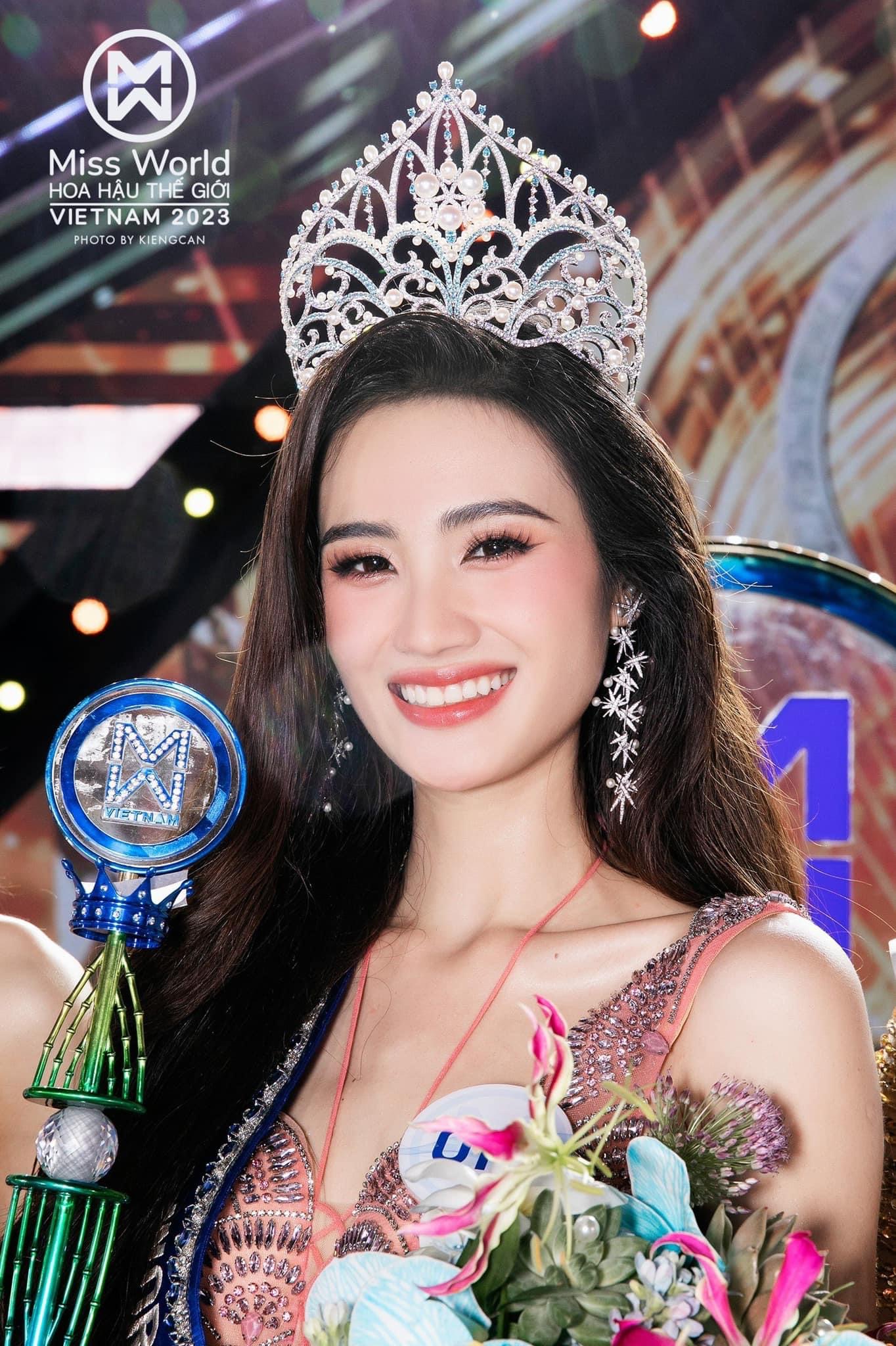 Gia đình hoa hậu Ý Nhi lên tiếng về thông tin muốn trả vương miện