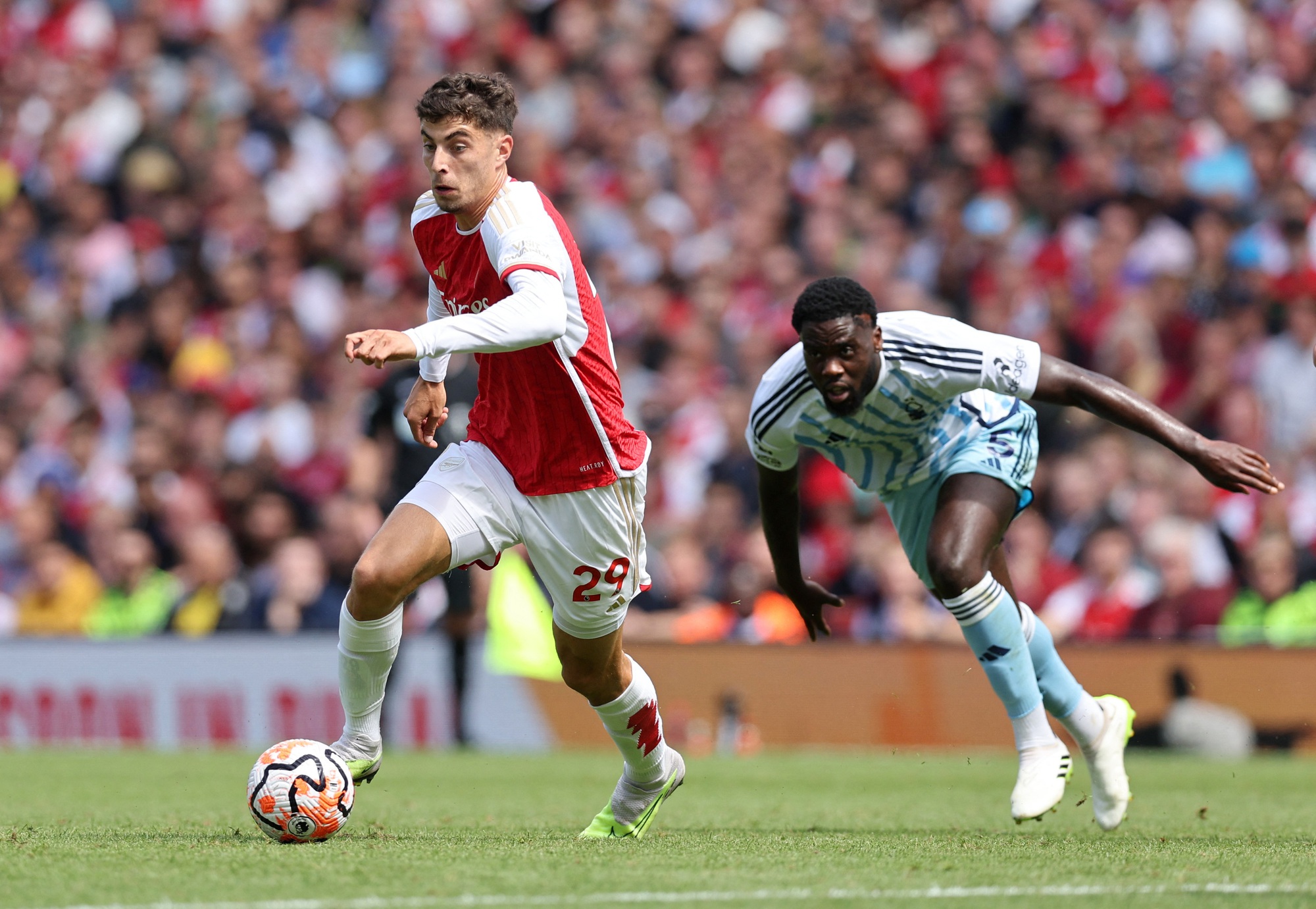 Thắng chật vật Nottingham Forest, Arsenal khởi đầu Ngoại hạng Anh thuận lợi