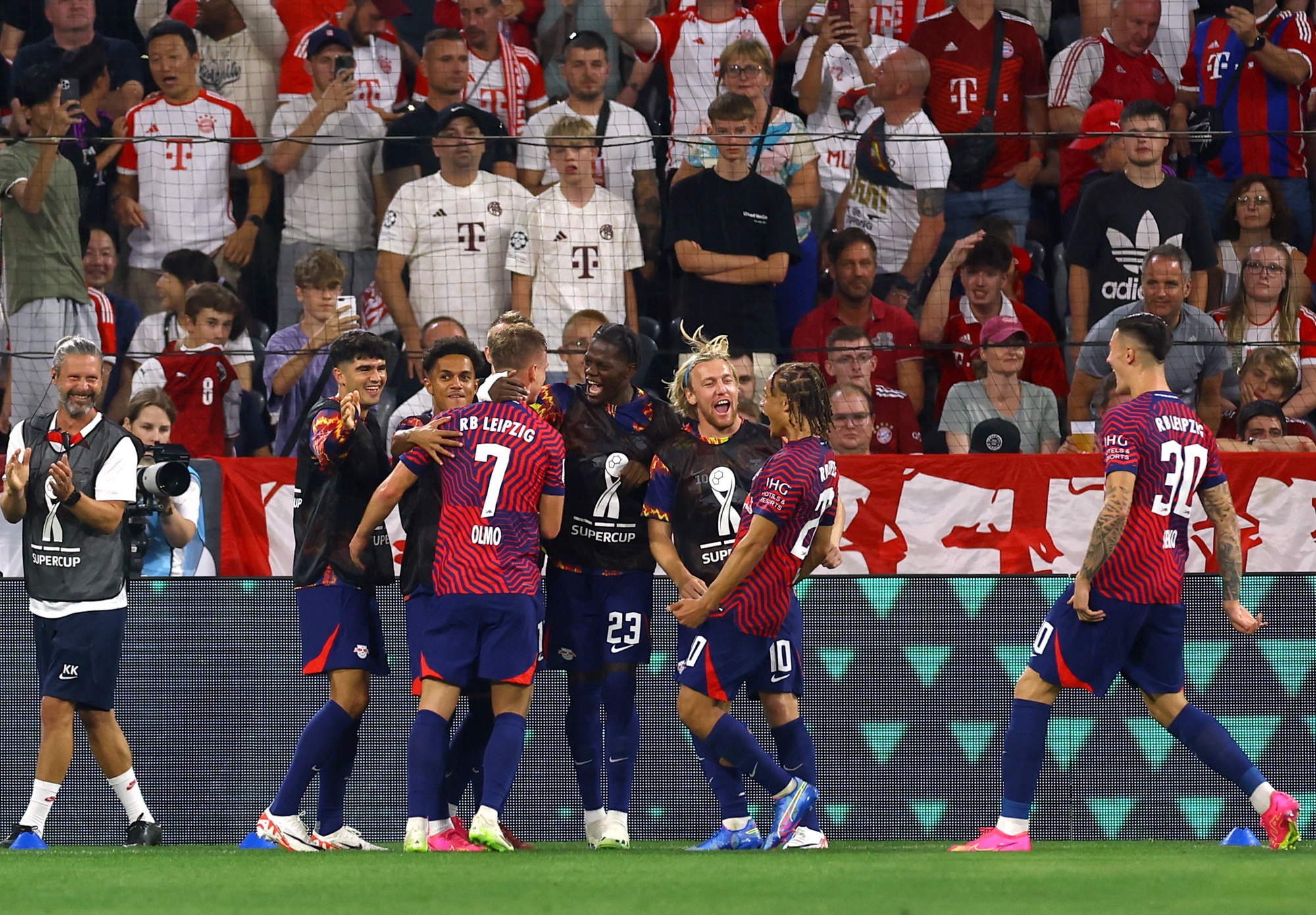 RB Leipzig xuất sắc giành Siêu cúp Đức, ngỡ ngàng Bayern Munich và Harry Kane - Ảnh 2.