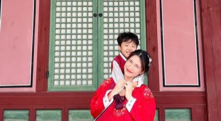 Hòa Minzy phải vay tiền sau 2 tháng ngưng hát vì con