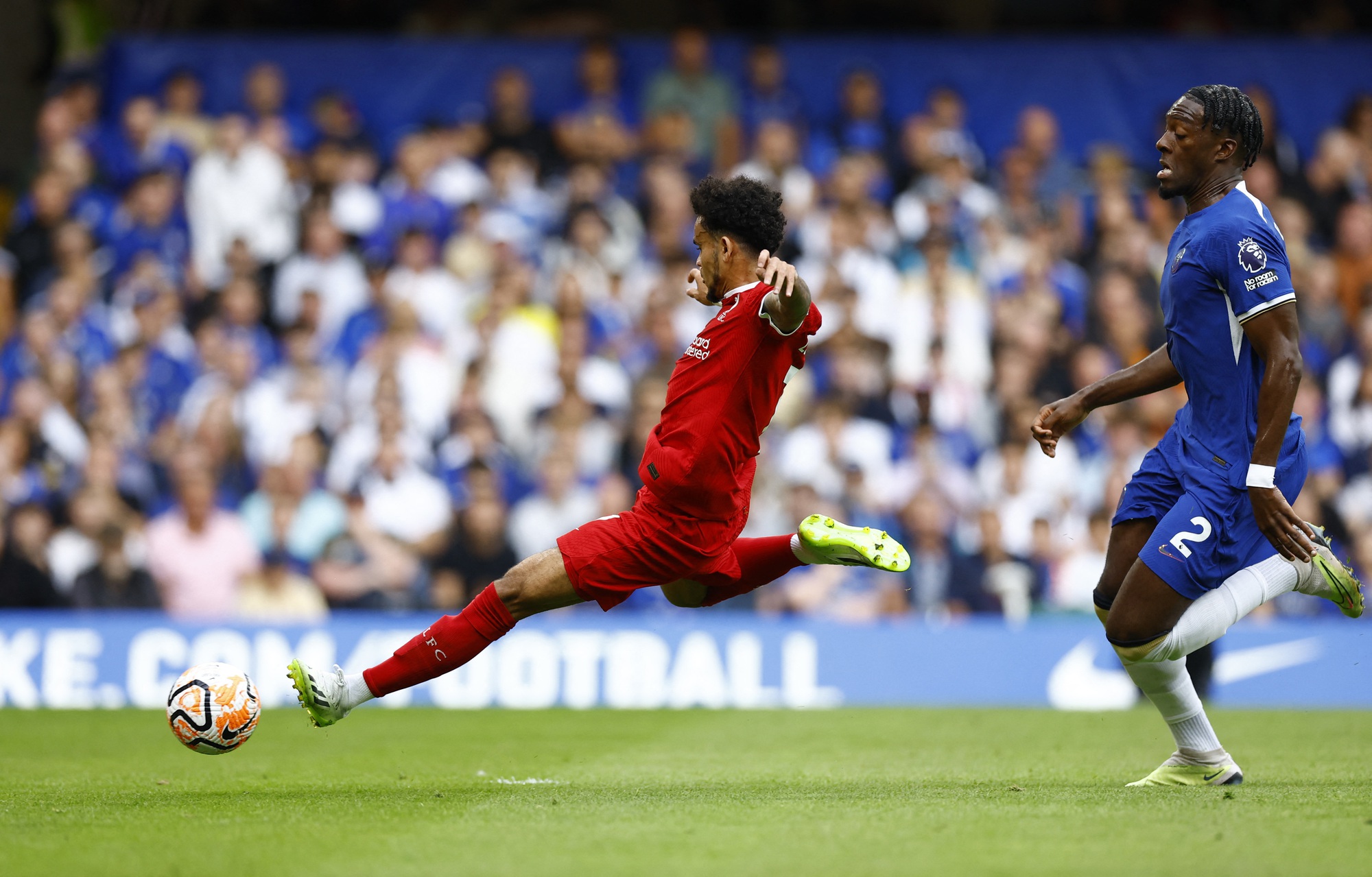 Chia điểm đại chiến, Chelsea v&agrave; Liverpool phiền muộn v&igrave; ... VAR - Ảnh 2.