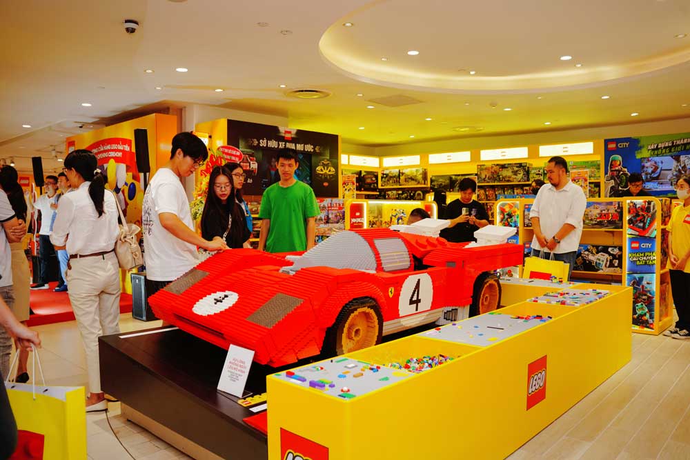 LEGO mở cửa hàng chính hãng đầu tiên tại Việt Nam - Ảnh 1.