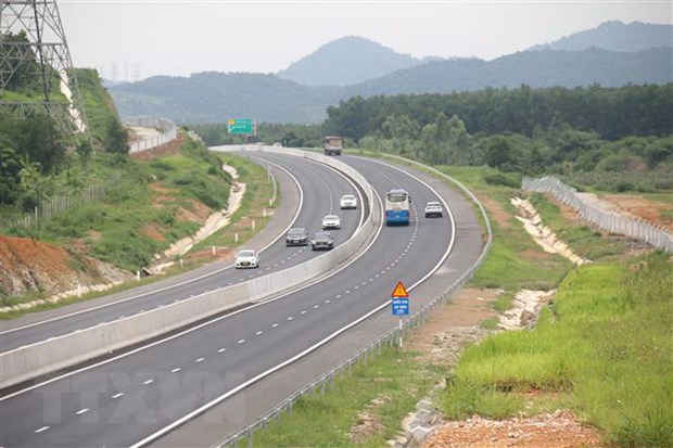 Cấp thiết xây dựng thêm đường cao tốc