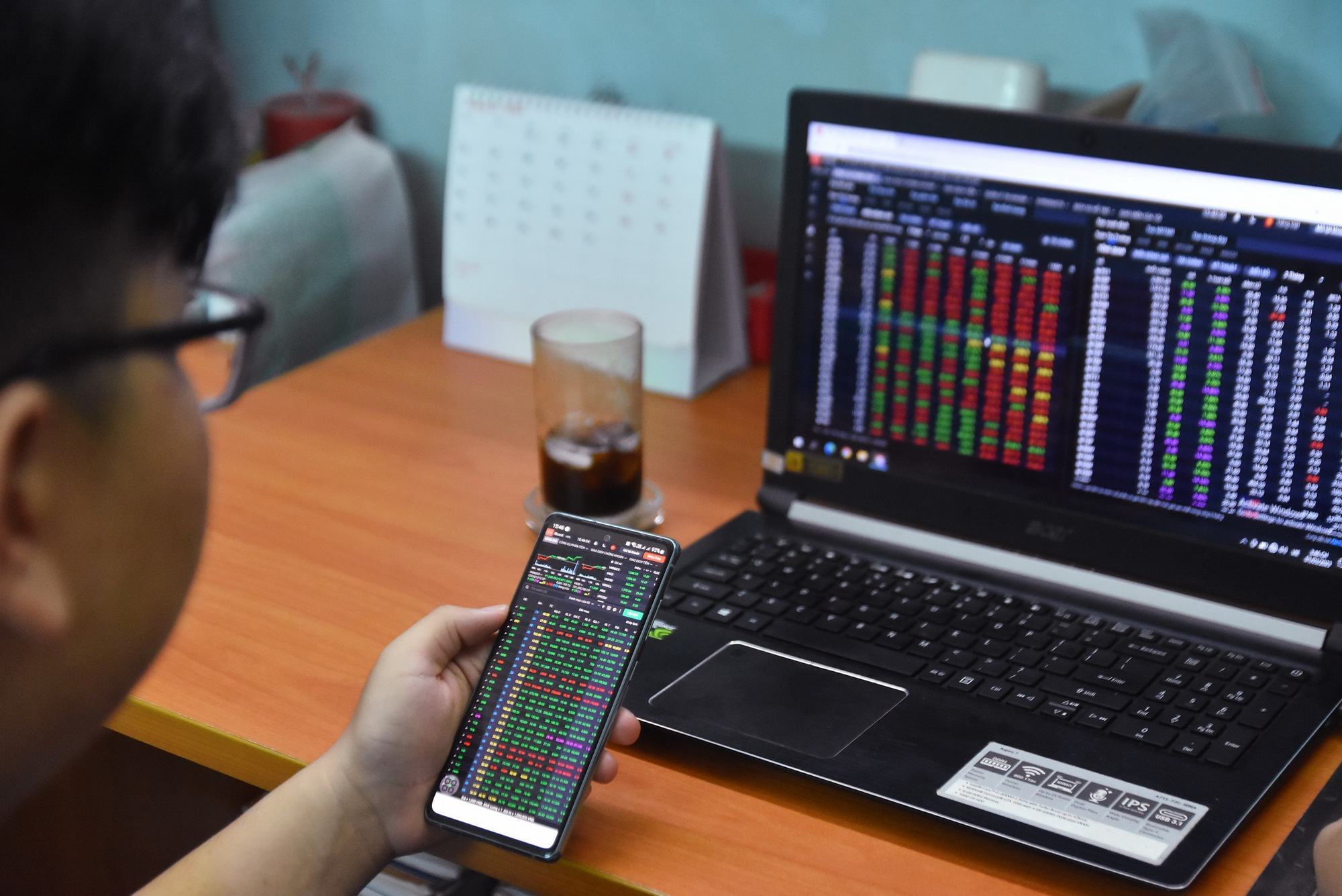 Nhận định chứng khoán 15-8: Tiền còn chảy mạnh vào cổ phiếu