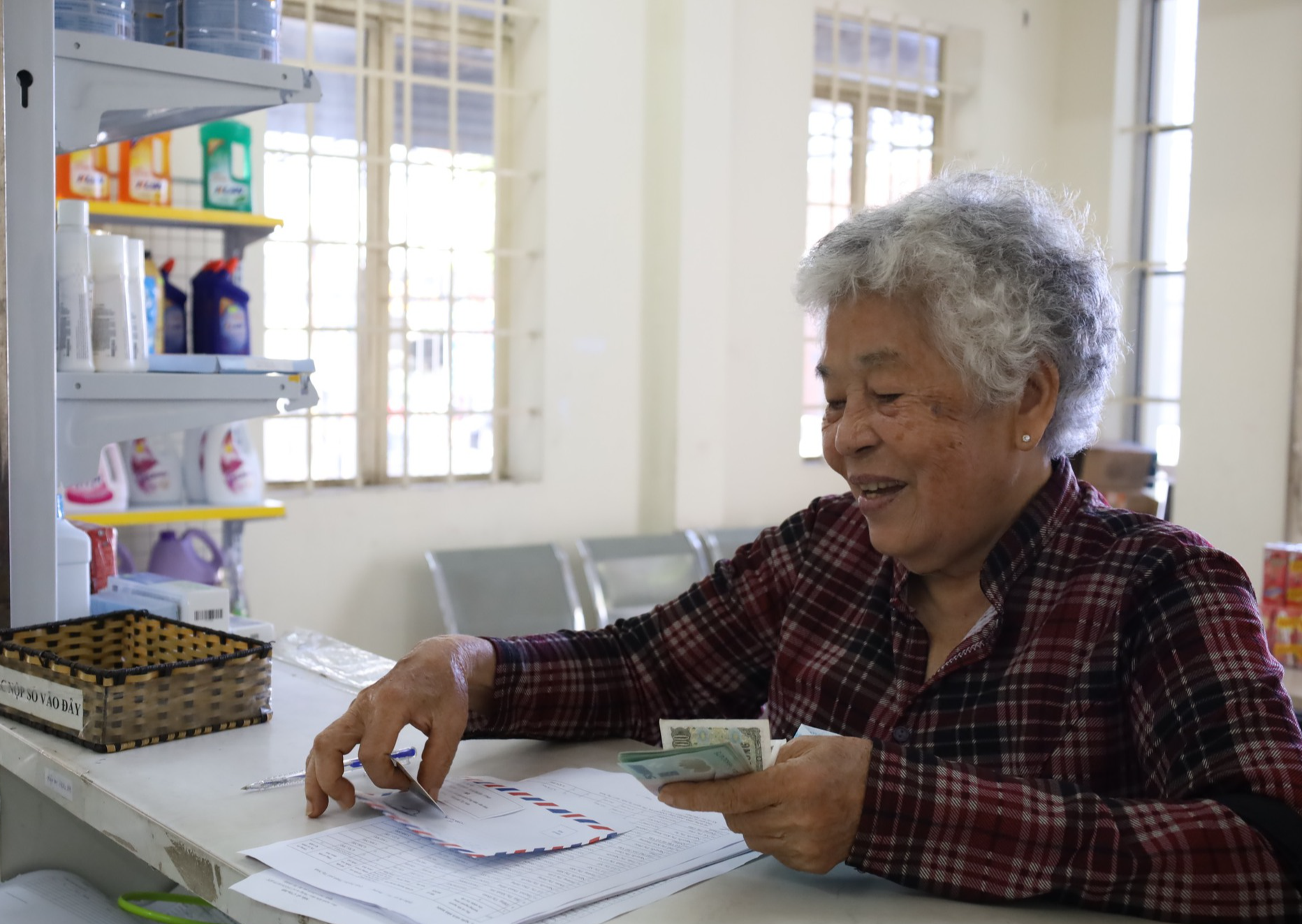 Hôm nay, hơn 3,3 triệu người nhận lương hưu, trợ cấp theo mức mới