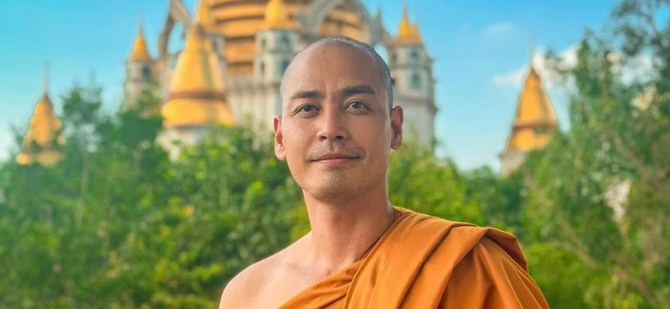 MC Phan Anh xuống tóc đi tu