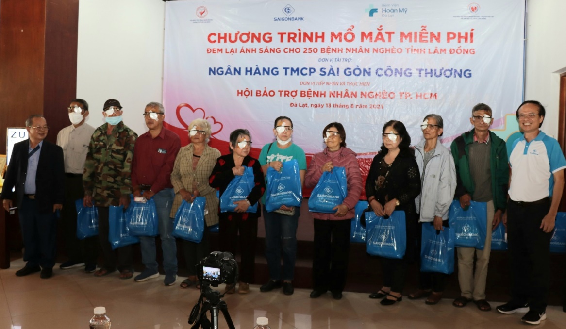 SAIGONBANK t&agrave;i trợ mổ mắt miễn ph&iacute; cho bệnh nh&acirc;n ngh&egrave;o tại Tỉnh L&acirc;m Đồng - Ảnh 2.