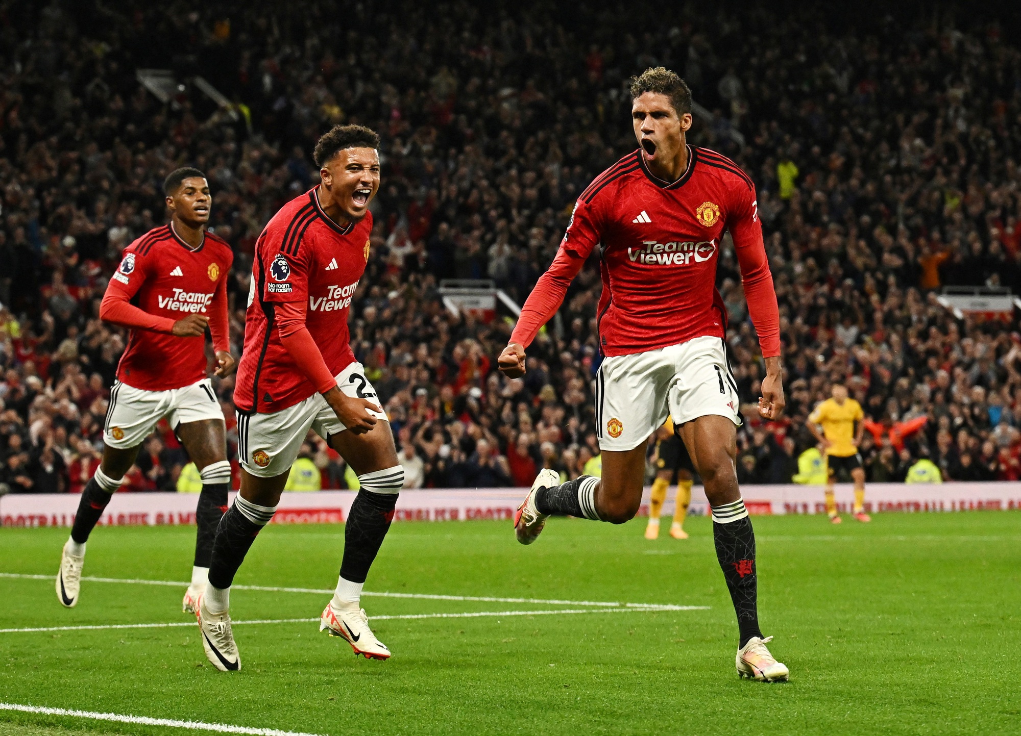 Hậu vệ lập công, Man United thắng nhọc nhằn trên sân nhà - Ảnh 5.