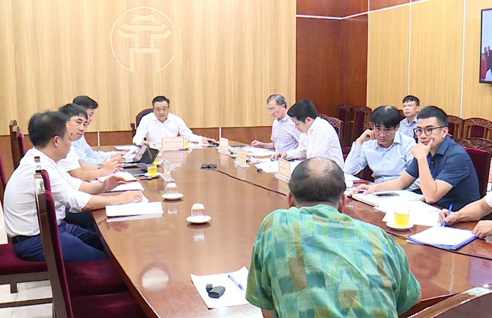 Chủ tịch H&agrave; Nội Trần Sỹ Thanh tận tay nhận đơn thư khiếu nại, tố c&aacute;o của người d&acirc;n - Ảnh 1.