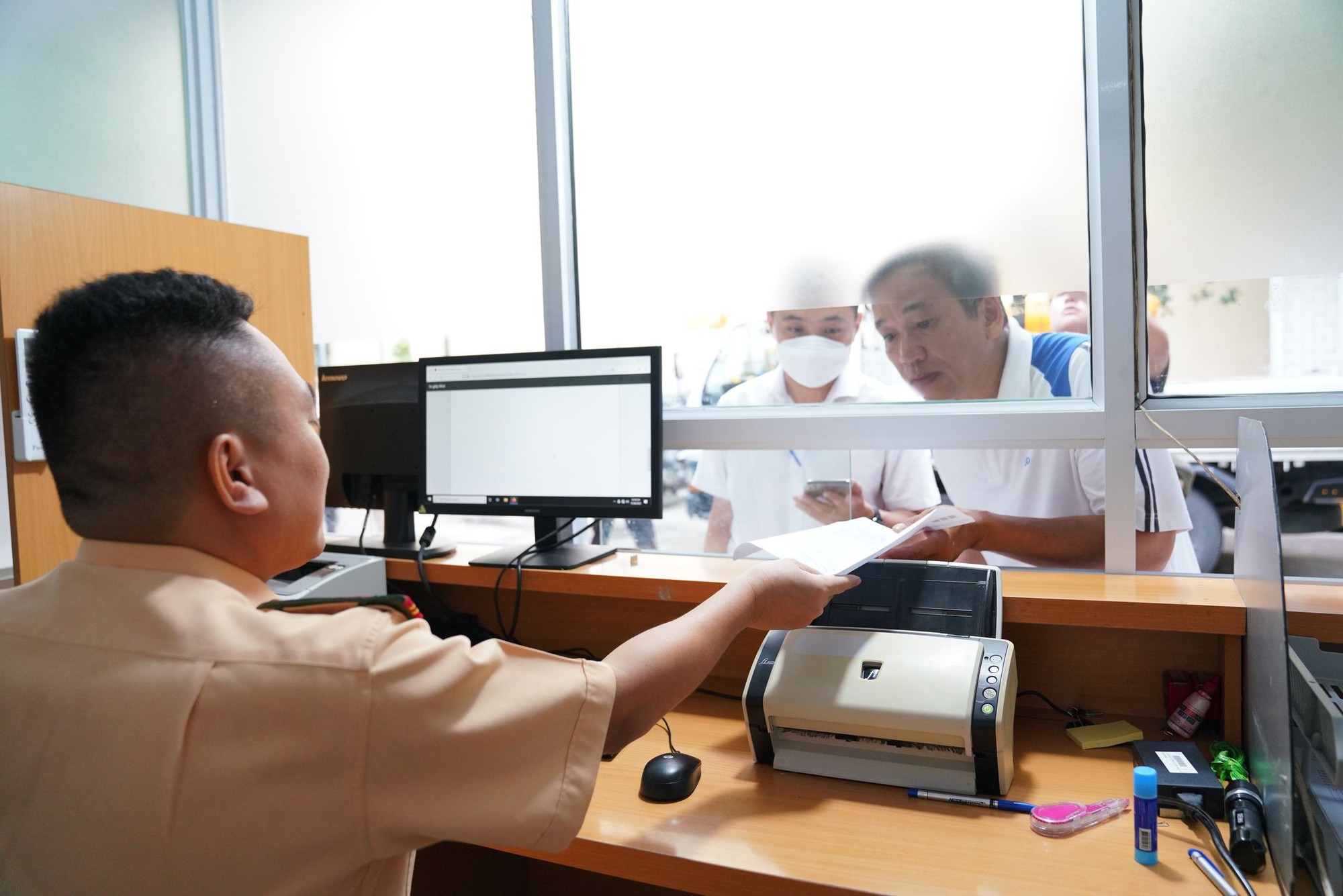 Ngày đầu cấp biển số định danh: Nhiều trường hợp bị từ chối cấp - Ảnh 4.