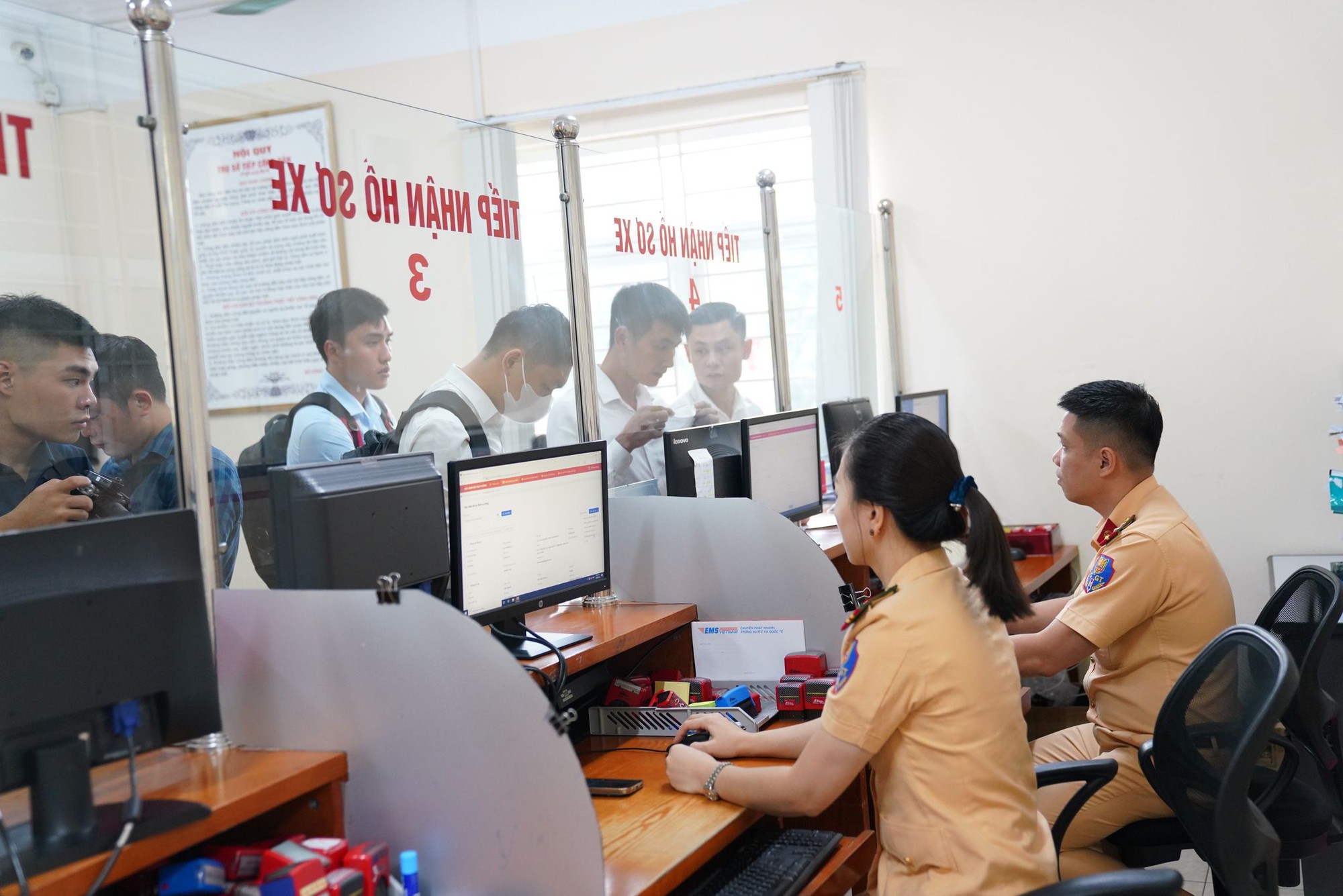 Ngày đầu cấp biển số định danh: Nhiều trường hợp bị từ chối cấp