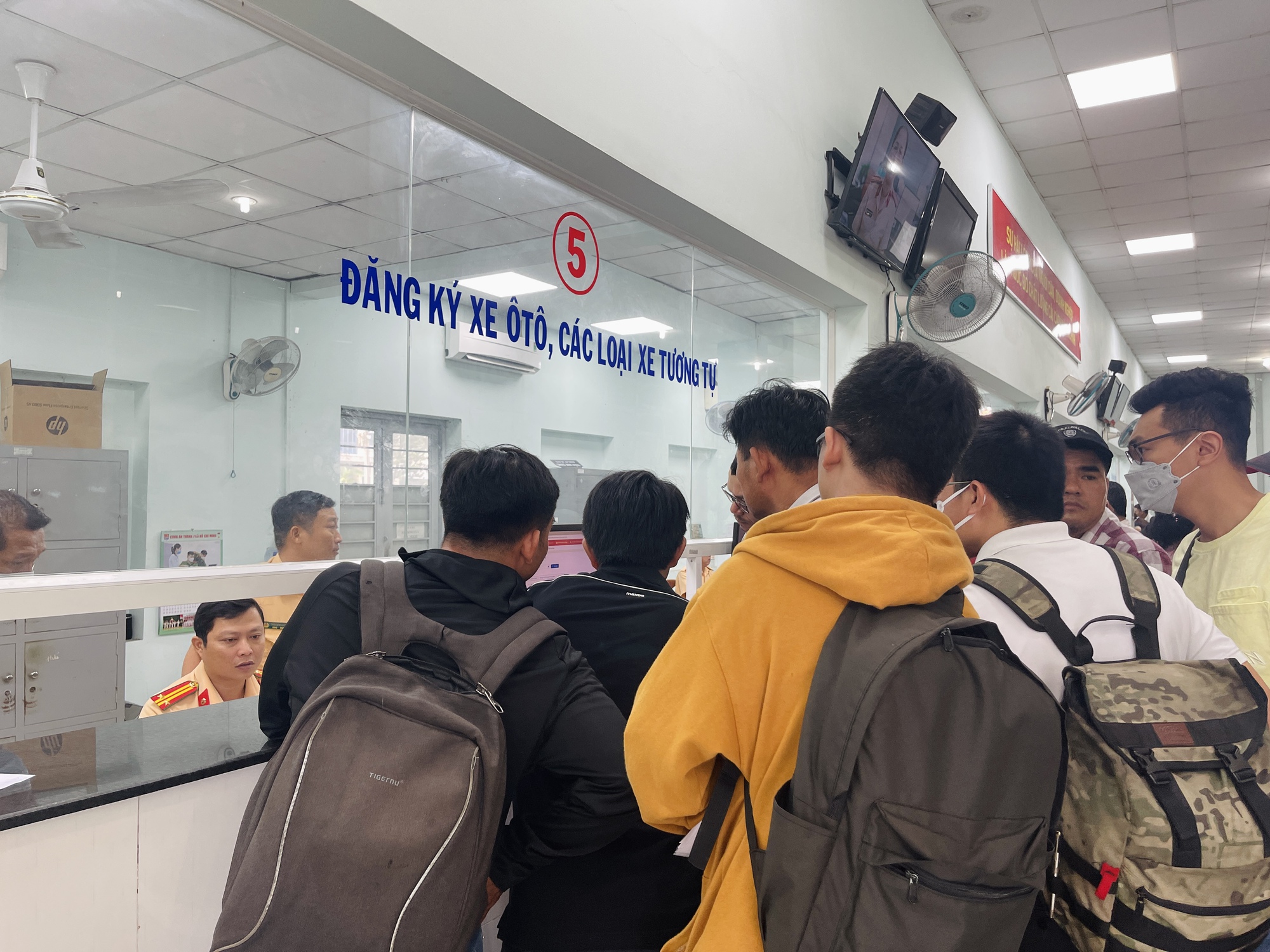 Hình ảnh ngày đầu định danh biển số tại TP HCM