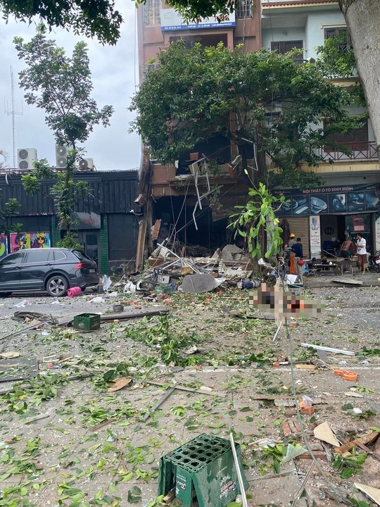 Nổ lớn tại nhà dân, nhiều người bị thương - Ảnh 2.
