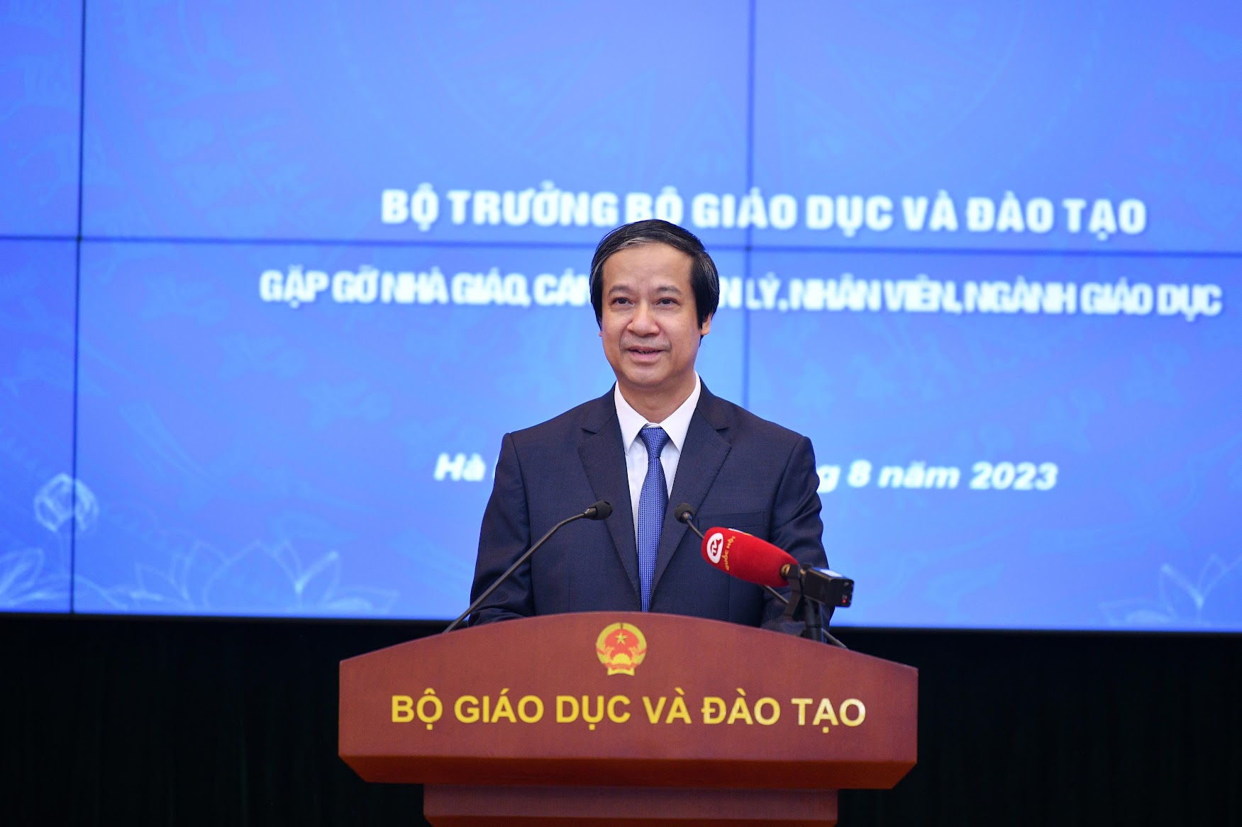 Đối thoại với bộ trưởng: Gi&aacute;o vi&ecirc;n mầm non ng&agrave;y l&agrave;m 11 tiếng, lương dưới 5 triệu/th&aacute;ng