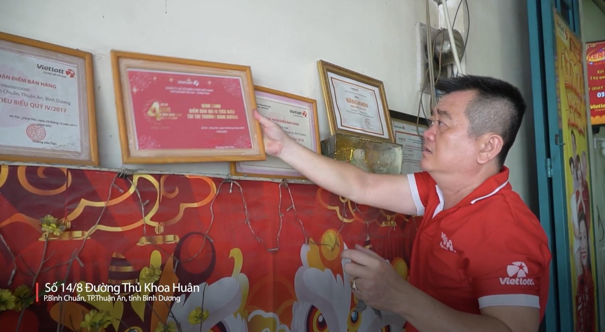 Hình ảnh ông chủ vé số trong lòng công nhân khu công nghiệp ở Bình Dương