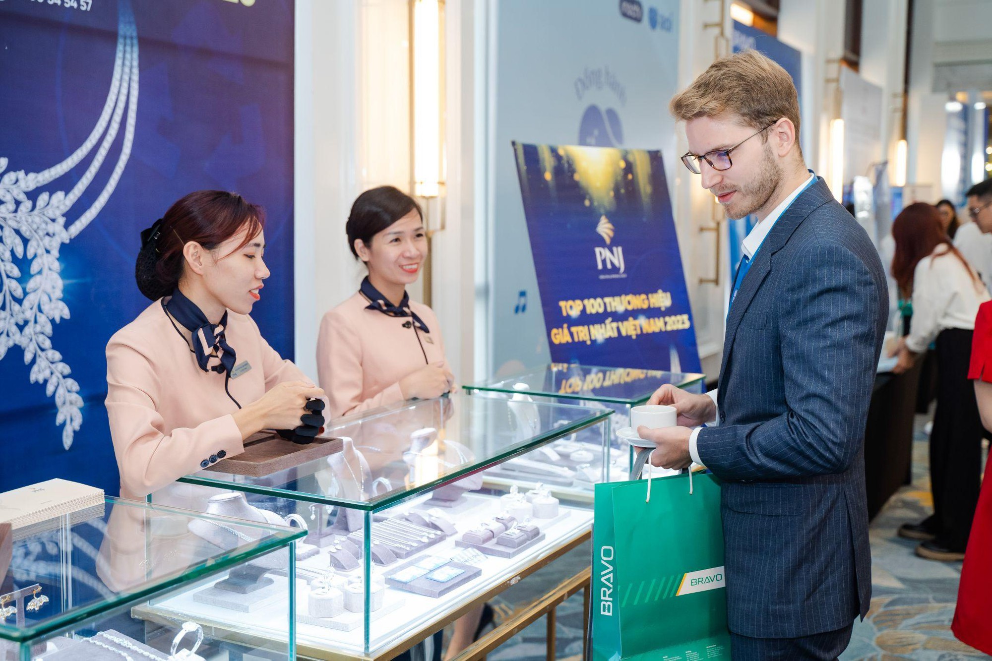PNJ nằm trong Top 100 Thương hiệu giá trị nhất Việt Nam - Ảnh 3.