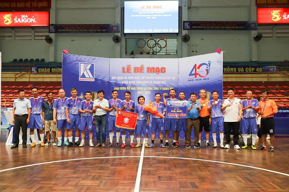 Bế mạc Giải bóng đá mini nam nữ truyền thống và Cup 40+ Khatoco - Ảnh 7.