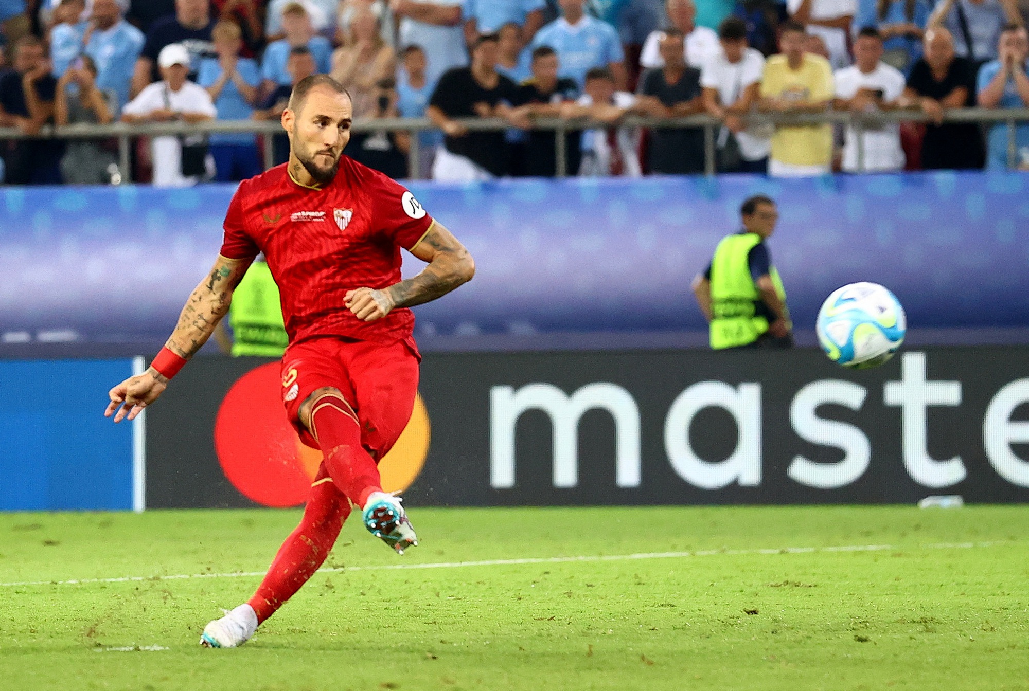 Ngược d&ograve;ng thắng tr&ecirc;n chấm lu&acirc;n lưu, Man City lần đầu đoạt Si&ecirc;u c&uacute;p ch&acirc;u &Acirc;u - Ảnh 7.