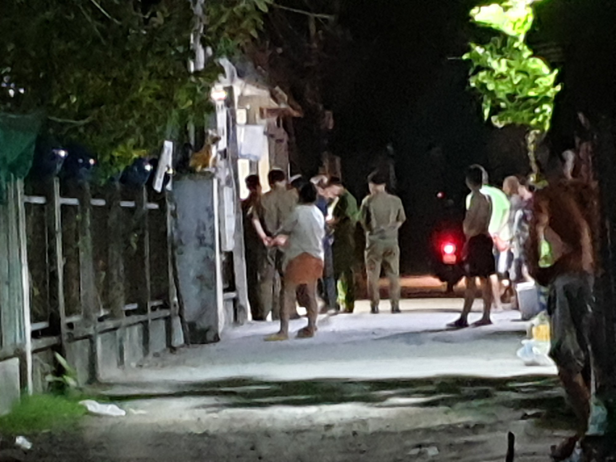 Bình Dương: Xót xa cha chạy ô tô vào nhà bất cẩn cán con gần 2 tuổi tử vong