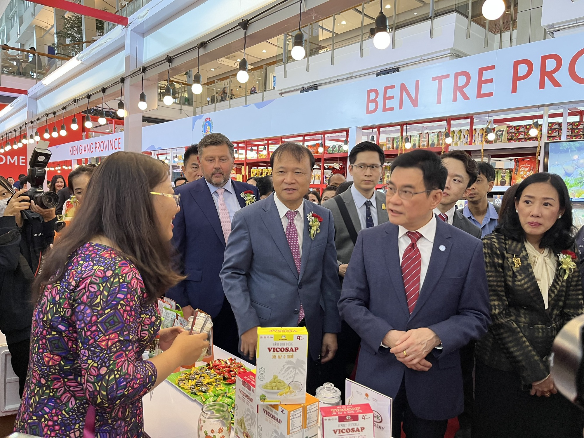 TP HCM và BĐSCL chào bán nhiều sản phẩm tinh tuý sang Thái Lan