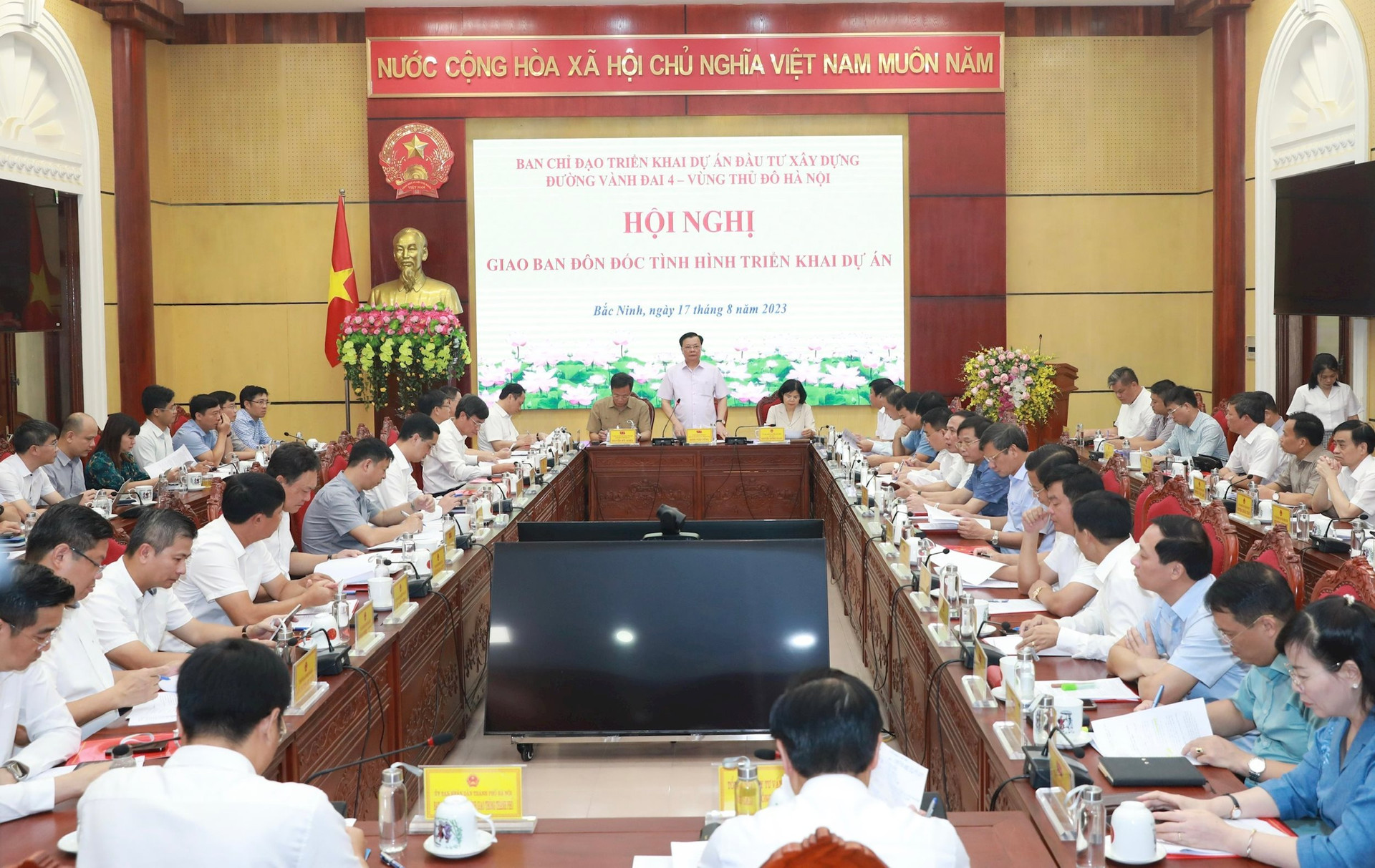 B&iacute; thư Th&agrave;nh ủy H&agrave; Nội Đinh Tiến Dũng: Th&aacute;o gỡ kh&oacute; khăn khi thực hiện dự &aacute;n đường V&agrave;nh đai 4 - Ảnh 3.