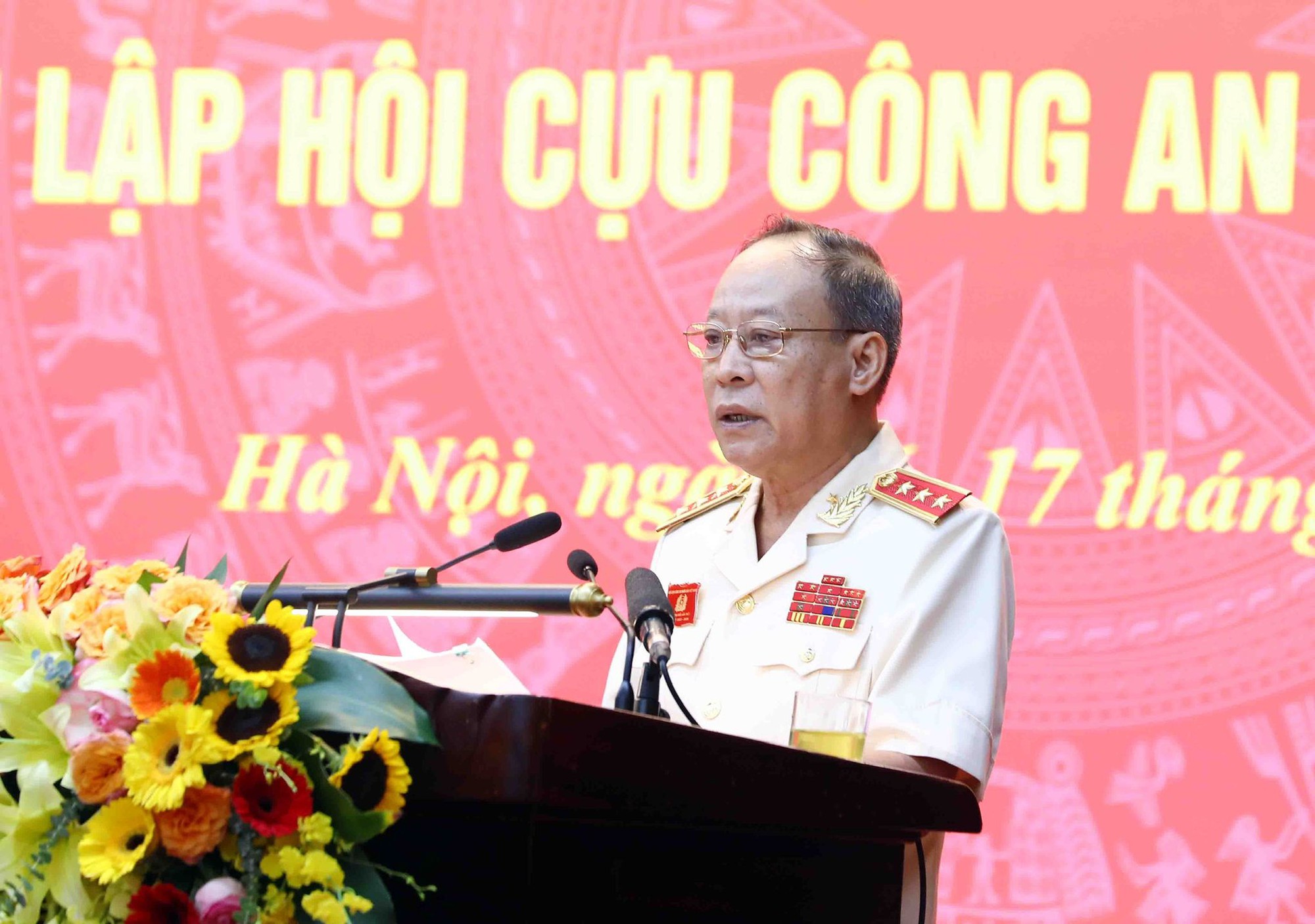 Thượng tướng L&ecirc; Qu&yacute; Vương được bầu l&agrave;m Chủ tịch hội cựu CAND Việt Nam - Ảnh 4.