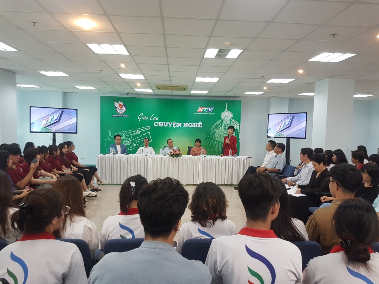 Giao lưu "Tâm tình chuyện nghề báo"