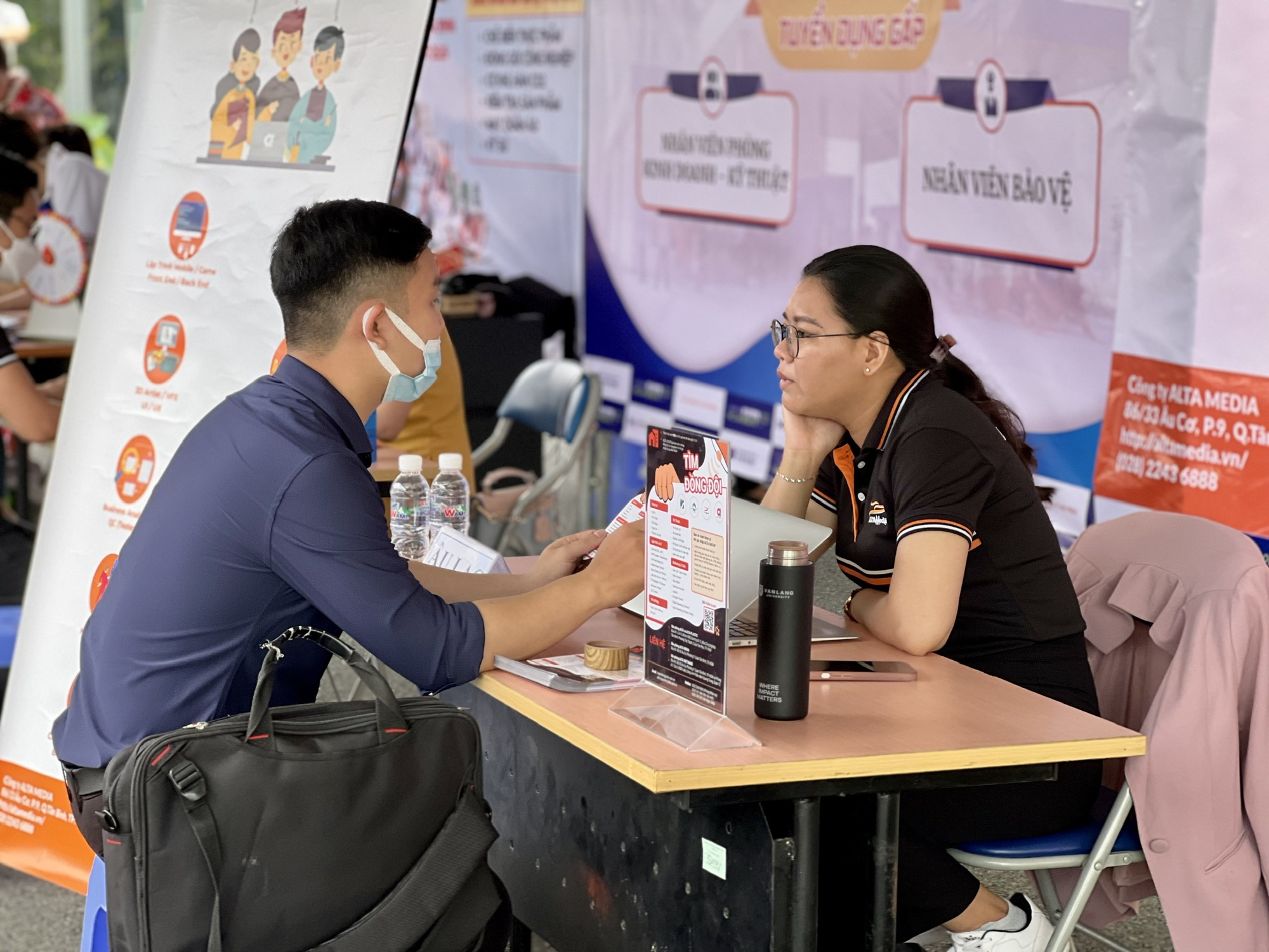 Giao dịch việc làm phải minh bạch