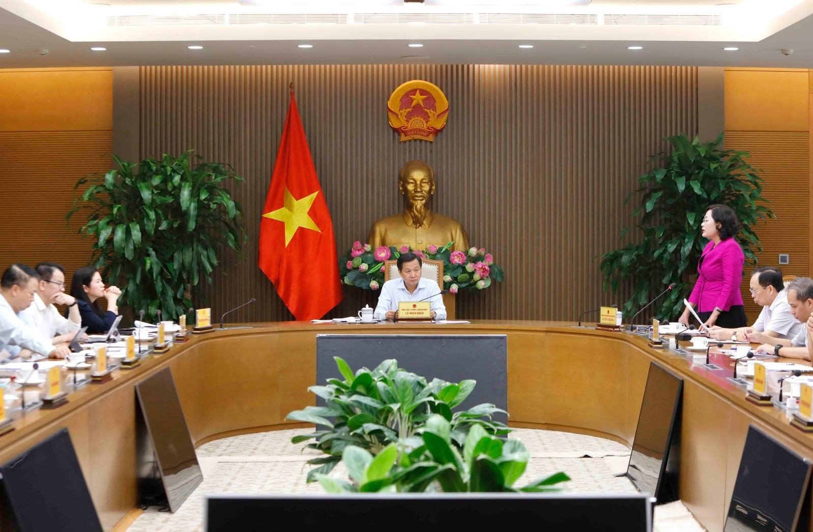 Ph&oacute; Thủ tướng: NHNN nghi&ecirc;n cứu kỹ kiến nghị của doanh nghiệp bất động sản - Ảnh 1.