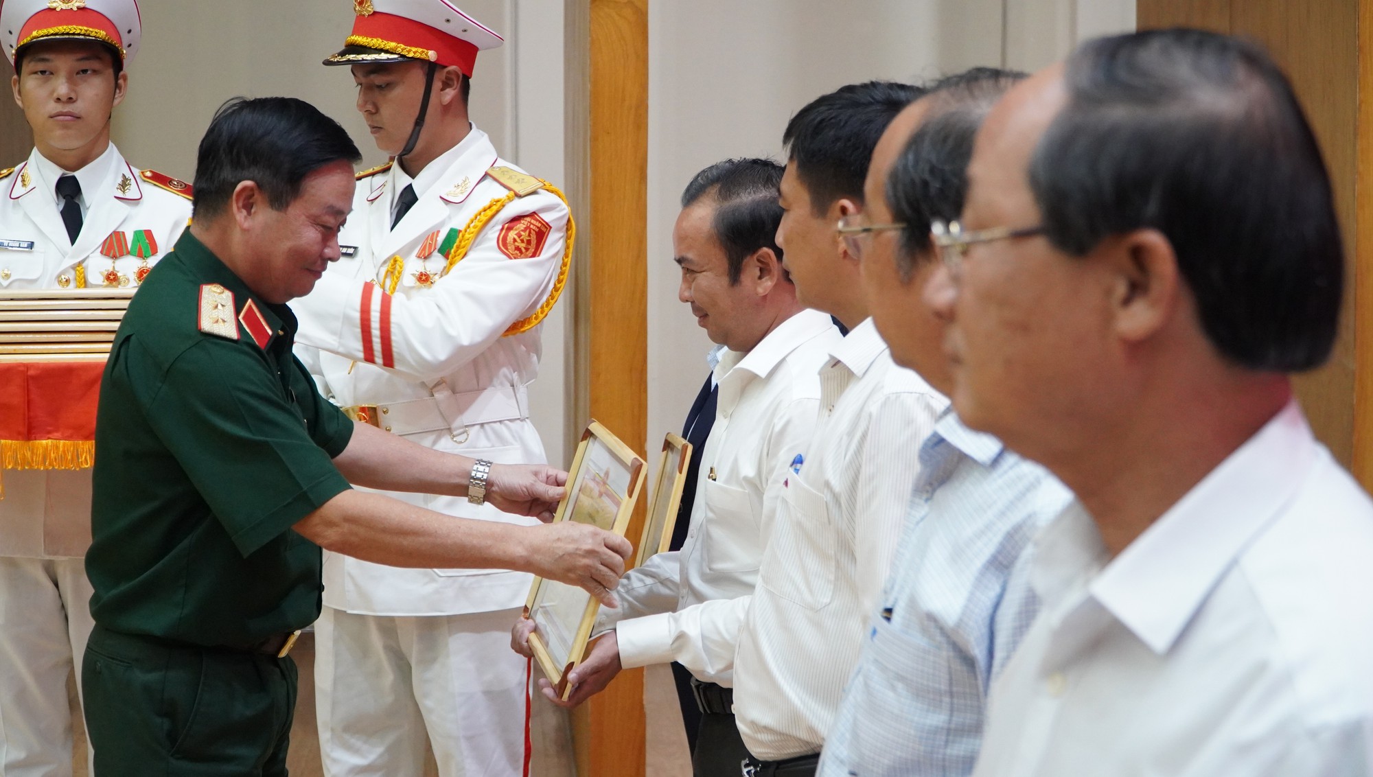 Thắt chặt tình quân dân nơi biên giới - Ảnh 5.