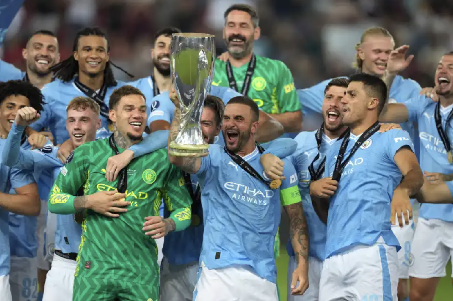 Việc nhẹ lương cao, thủ môn siêu dị Scott Carson lập siêu kỳ tích với Man City - Ảnh 2.