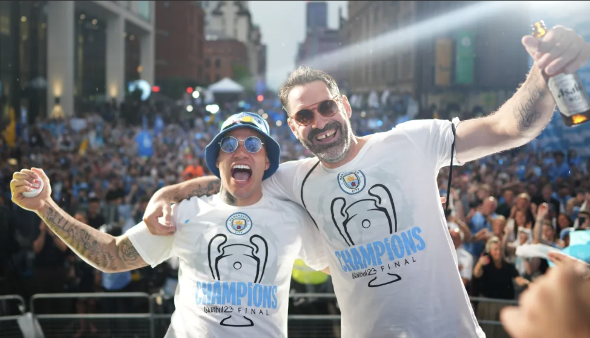 Việc nhẹ lương cao, thủ môn siêu dị Scott Carson lập siêu kỳ tích với Man City - Ảnh 9.