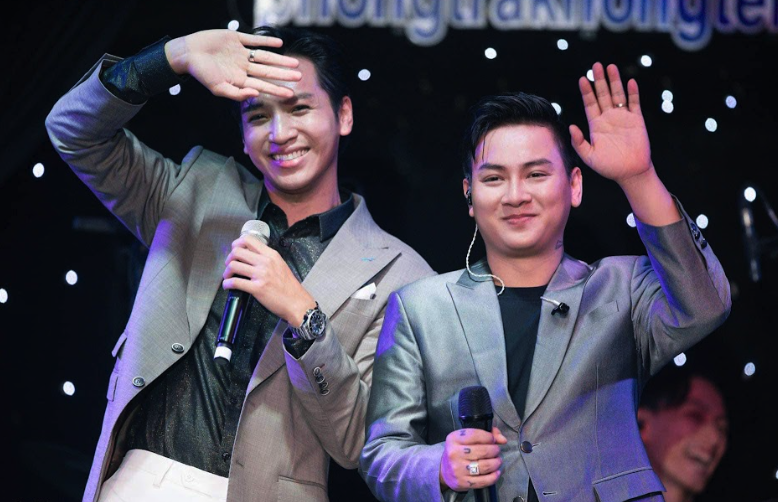 Bạch Công Khanh vui khi hát chung với Hoài Lâm